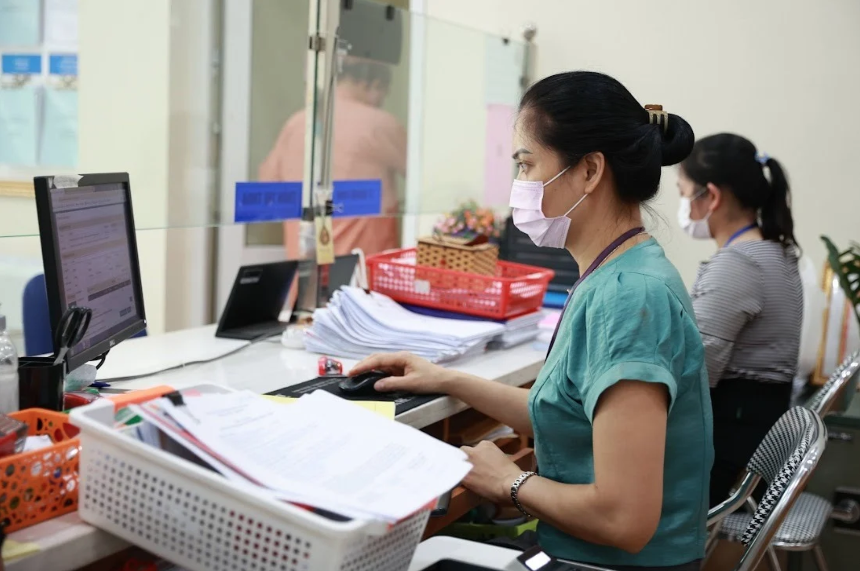 K&eacute;o d&agrave;i thời gian giải quyết chế độ nghỉ việc cho lao động ngo&agrave;i bi&ecirc;n chế - Ảnh 1.