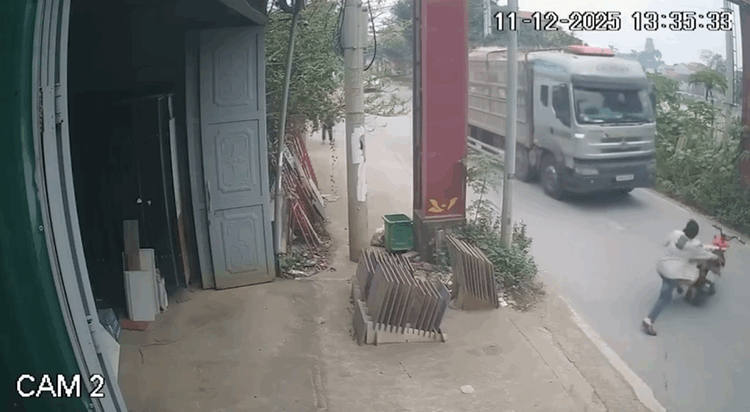 Đẩy đại úy CSGT vào xe tải: Hành vi côn đồ và hậu quả pháp lý nghiêm trọng - Ảnh 2.