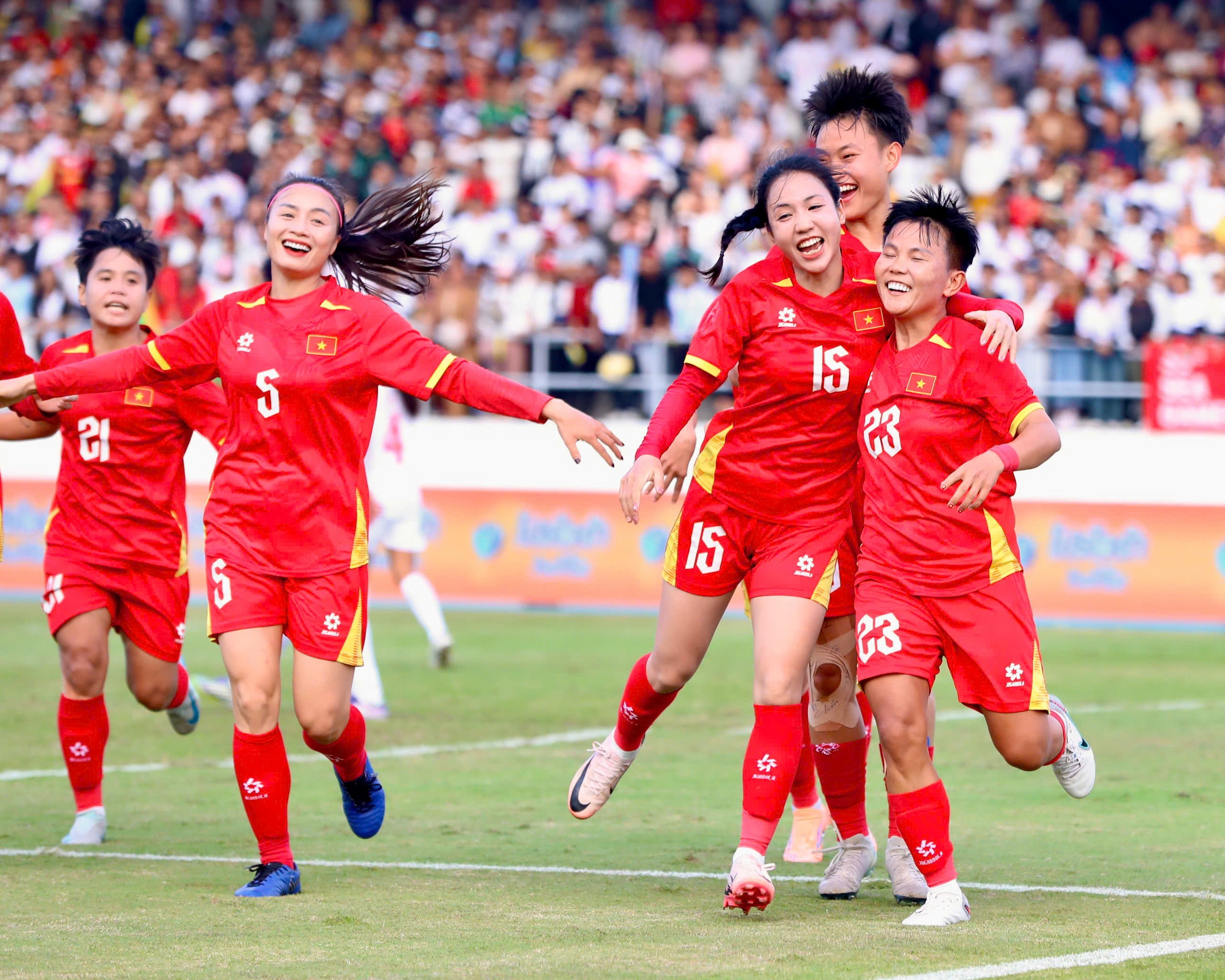 HLV Myanmar xin từ chức, do bị tuyển nữ Việt Nam loại khởi SEA Games 33 - Ảnh 1.
