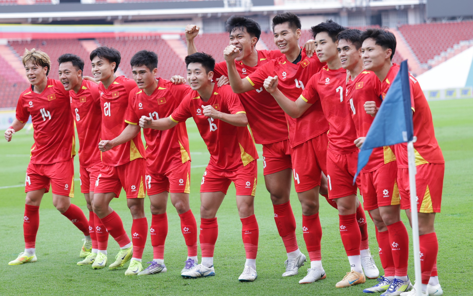 Thủ tướng Phạm Minh Chính chúc mừng tuyển U22 Việt Nam và đội bóng đá nữ