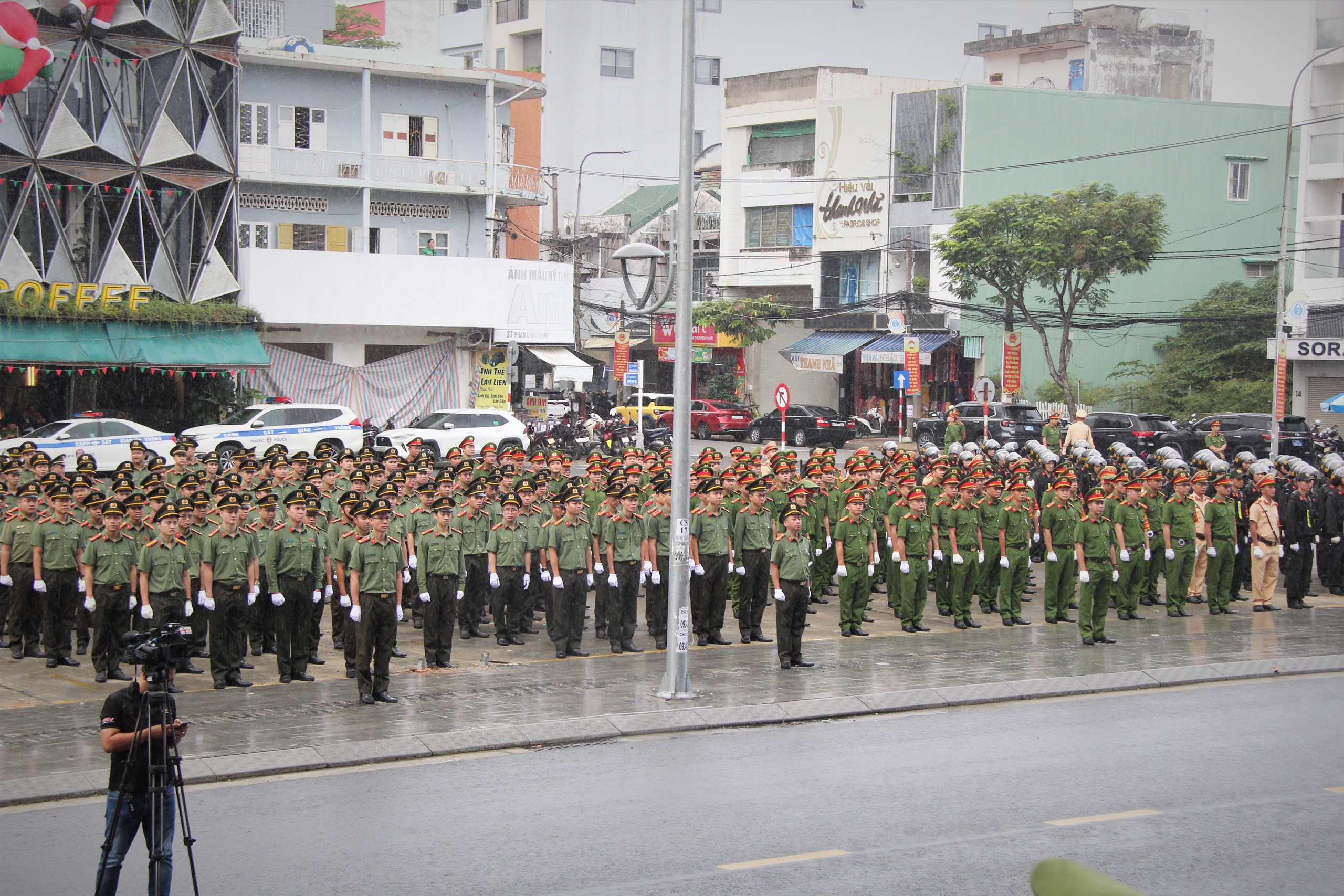 C&ocirc;ng an Đ&agrave; Nẵng ra qu&acirc;n cao điểm bảo đảm an ninh trật tự trước c&aacute;c sự kiện trọng điểm - Ảnh 11.