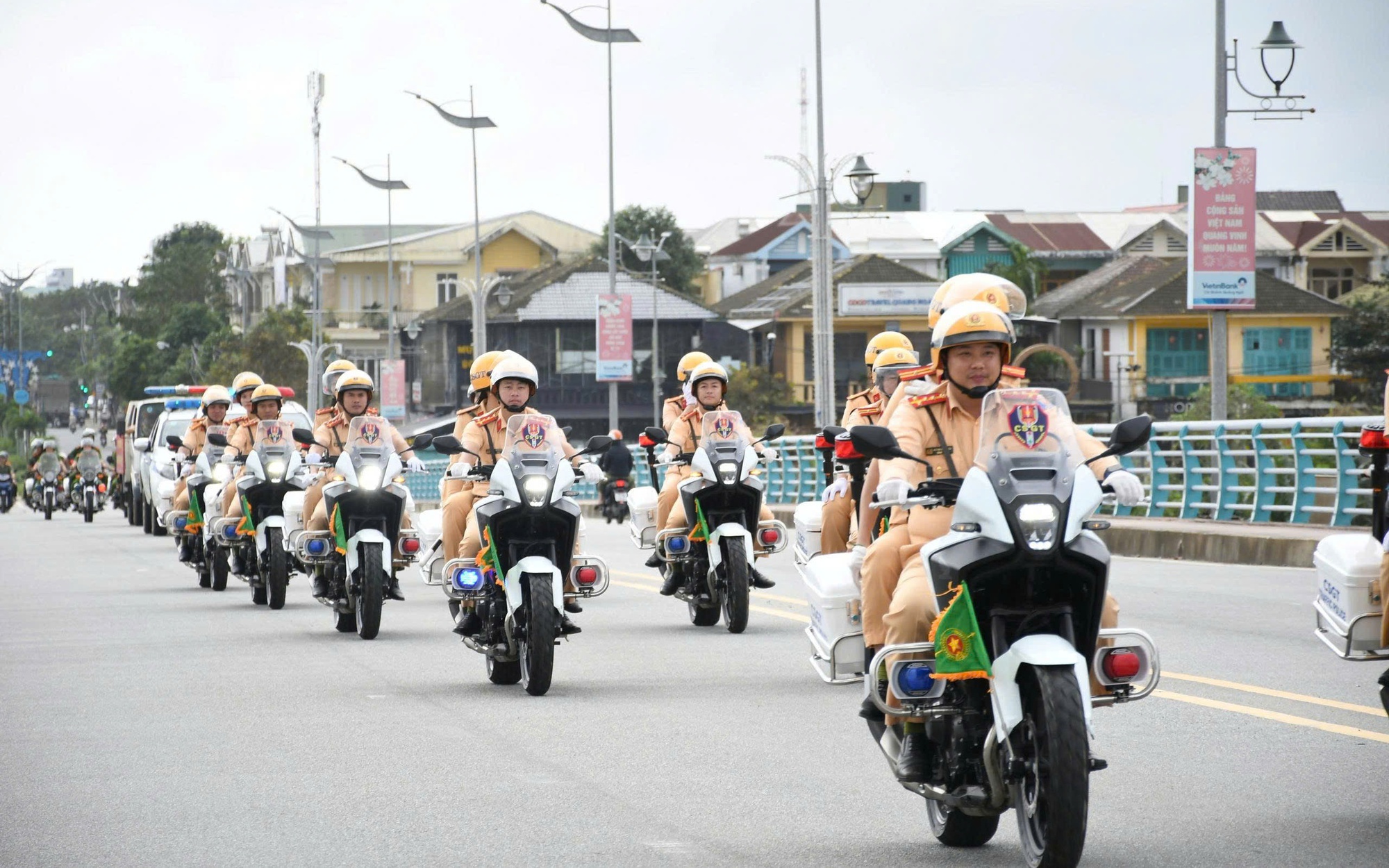 CSGT toàn quốc sẽ đồng loạt kiểm tra nồng độ cồn từ 10 giờ sáng Mùng 1 Tết Nguyên đán Bính Ngọ