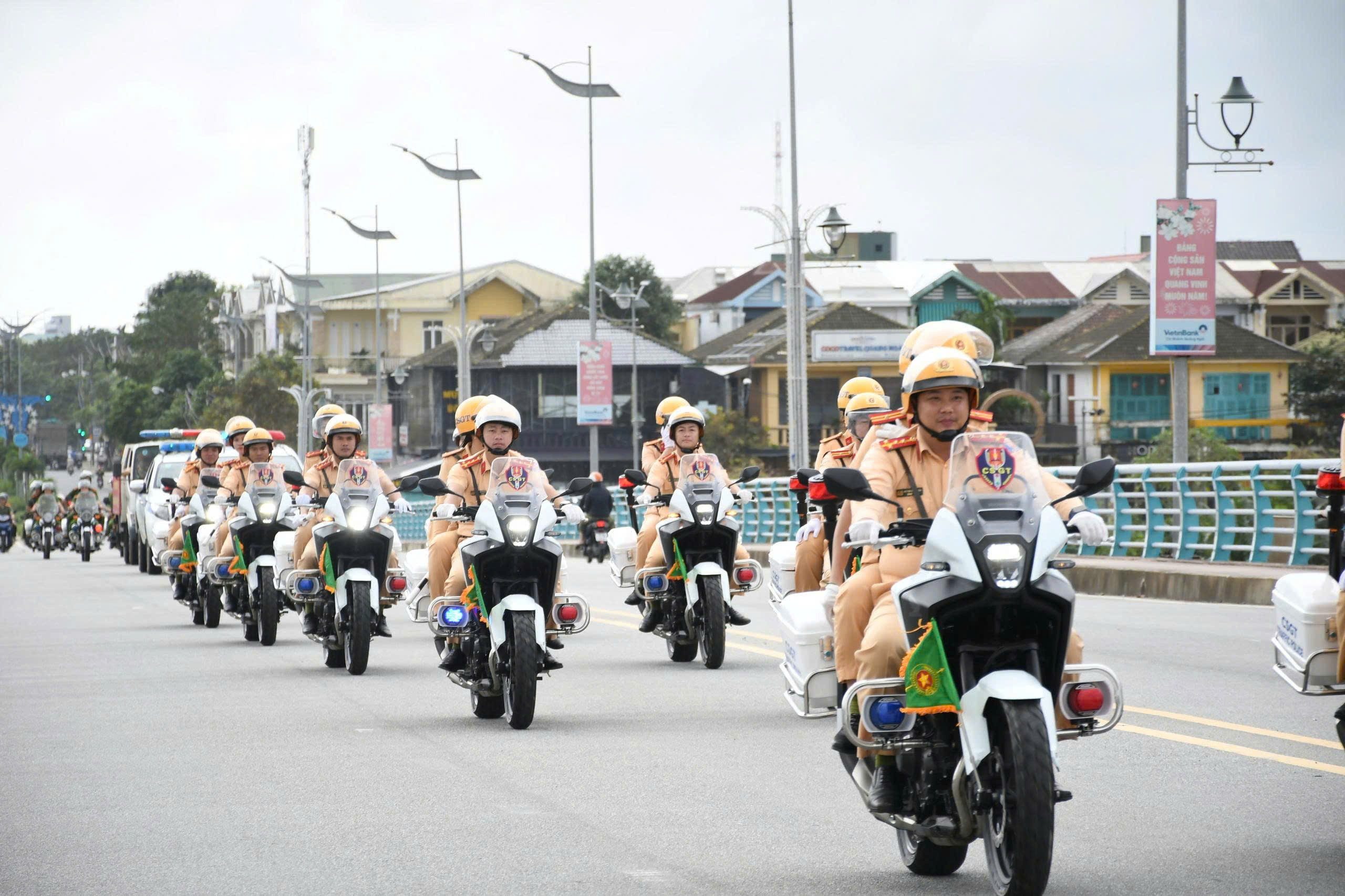 CSGT toàn quốc kiểm tra nồng độ cồn từ 10 giờ sáng Mùng 1 Tết Nguyên đán Bính Ngọ - Ảnh 1.