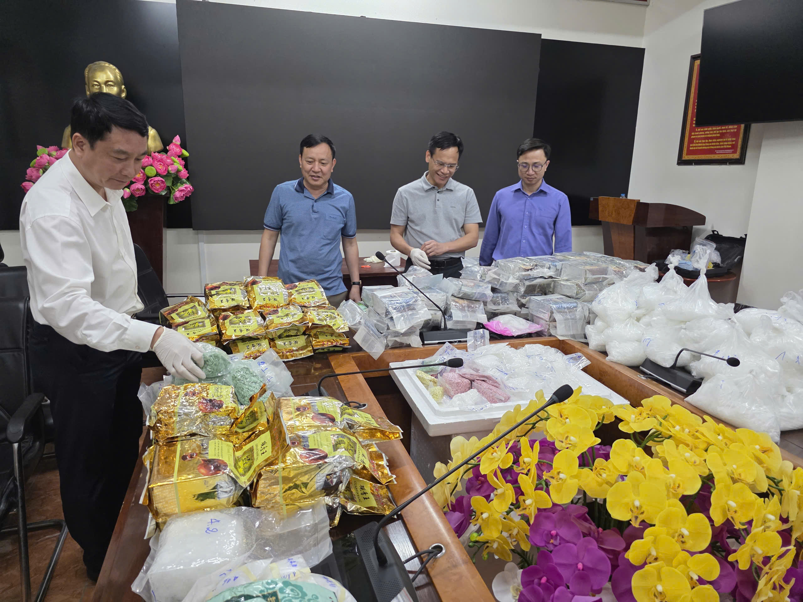 Triệt ph&aacute; đường d&acirc;y ma t&uacute;y 1 . 500 Tỉ đồng: Chi tiết vụ chuy&ecirc;n &aacute;n lớn nhất năm - Ảnh 2.