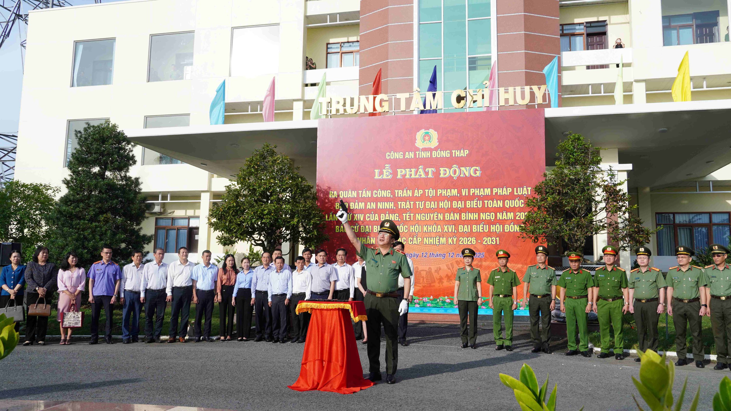 C&ocirc;ng an Đồng Th&aacute;p ra qu&acirc;n tấn c&ocirc;ng tội phạm , giữ vững an ninh trật tự - Ảnh 4.