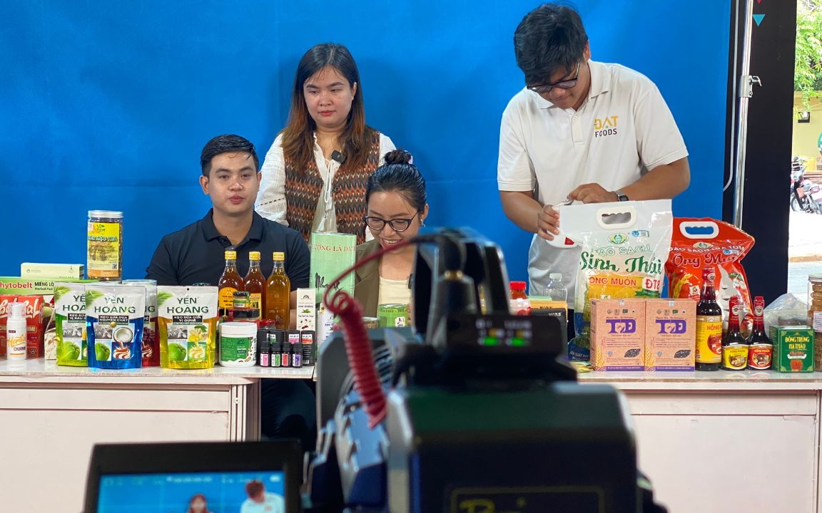 Bán hàng hội chợ Tết, ưu tiên gì? - Ảnh 2.