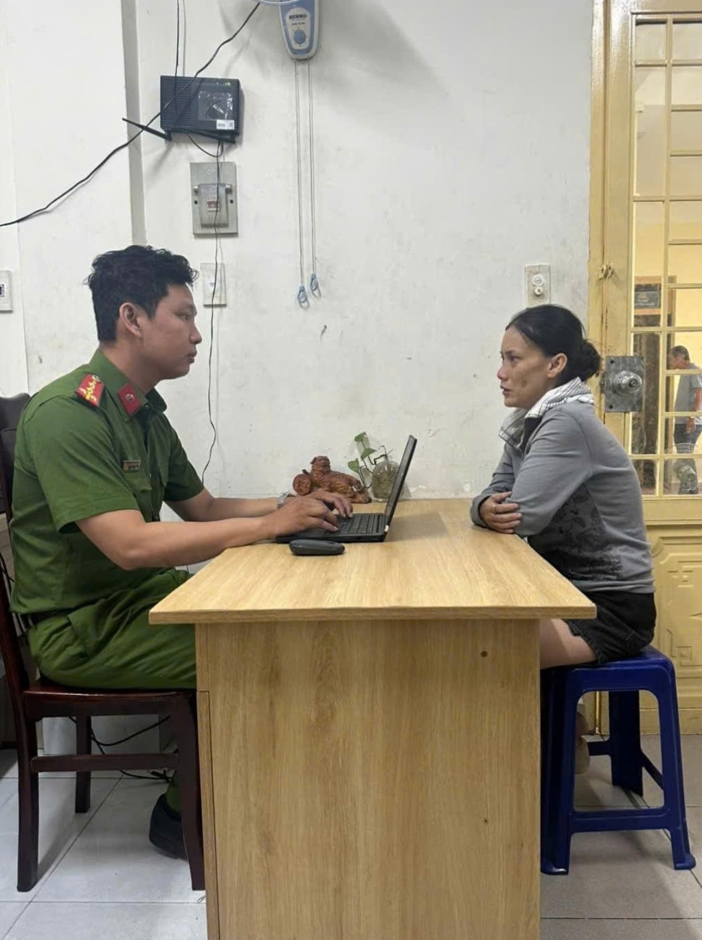 Lấy lời khai người cướp bông tai bé gái 5 tuổi ở TPHCM - Ảnh 1.