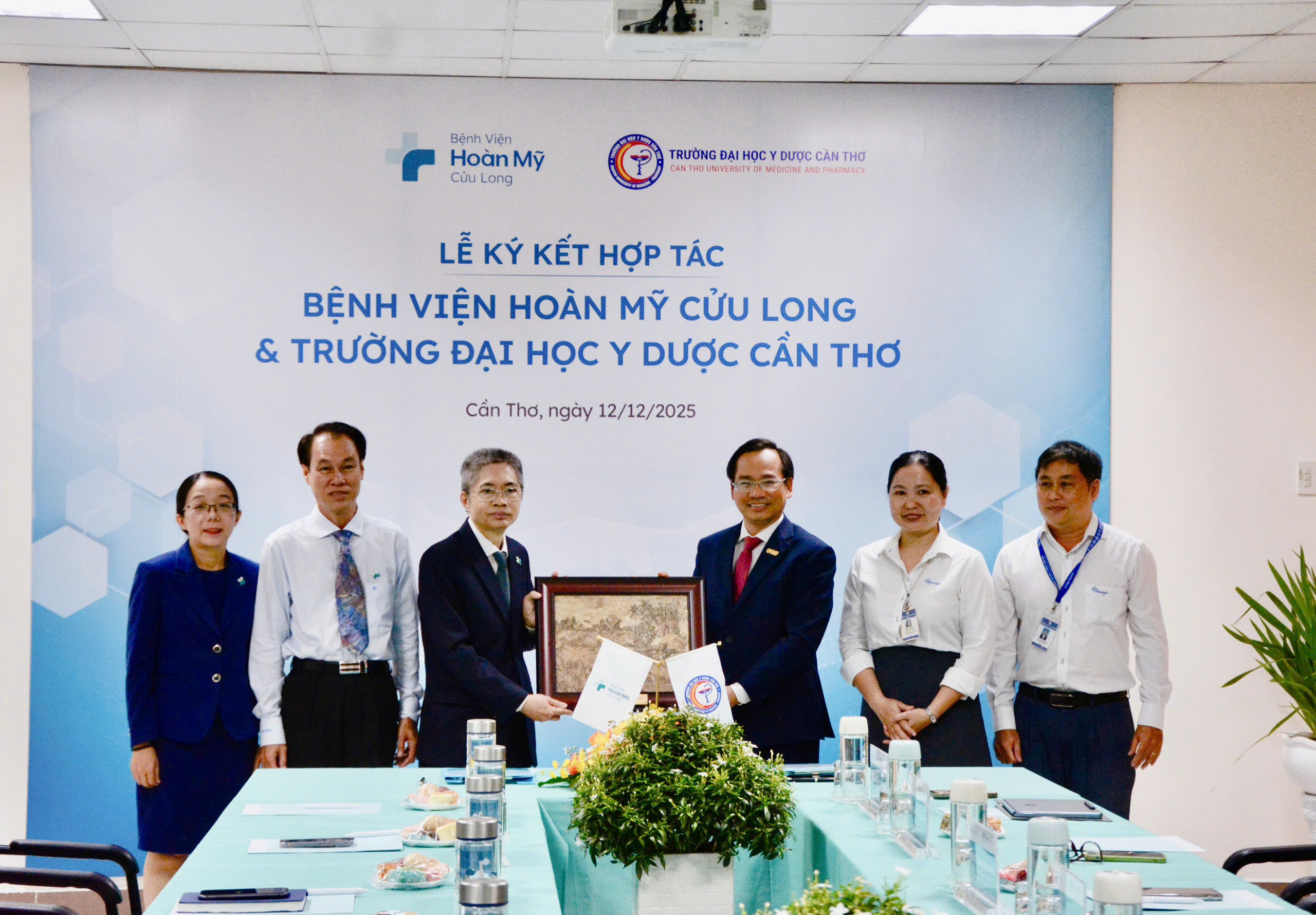 Ký kết hợp tác đào tạo giữa Bệnh viện Hoàn Mỹ Cửu Long và Trường ĐH Y dược Cần Thơ - Ảnh 1.