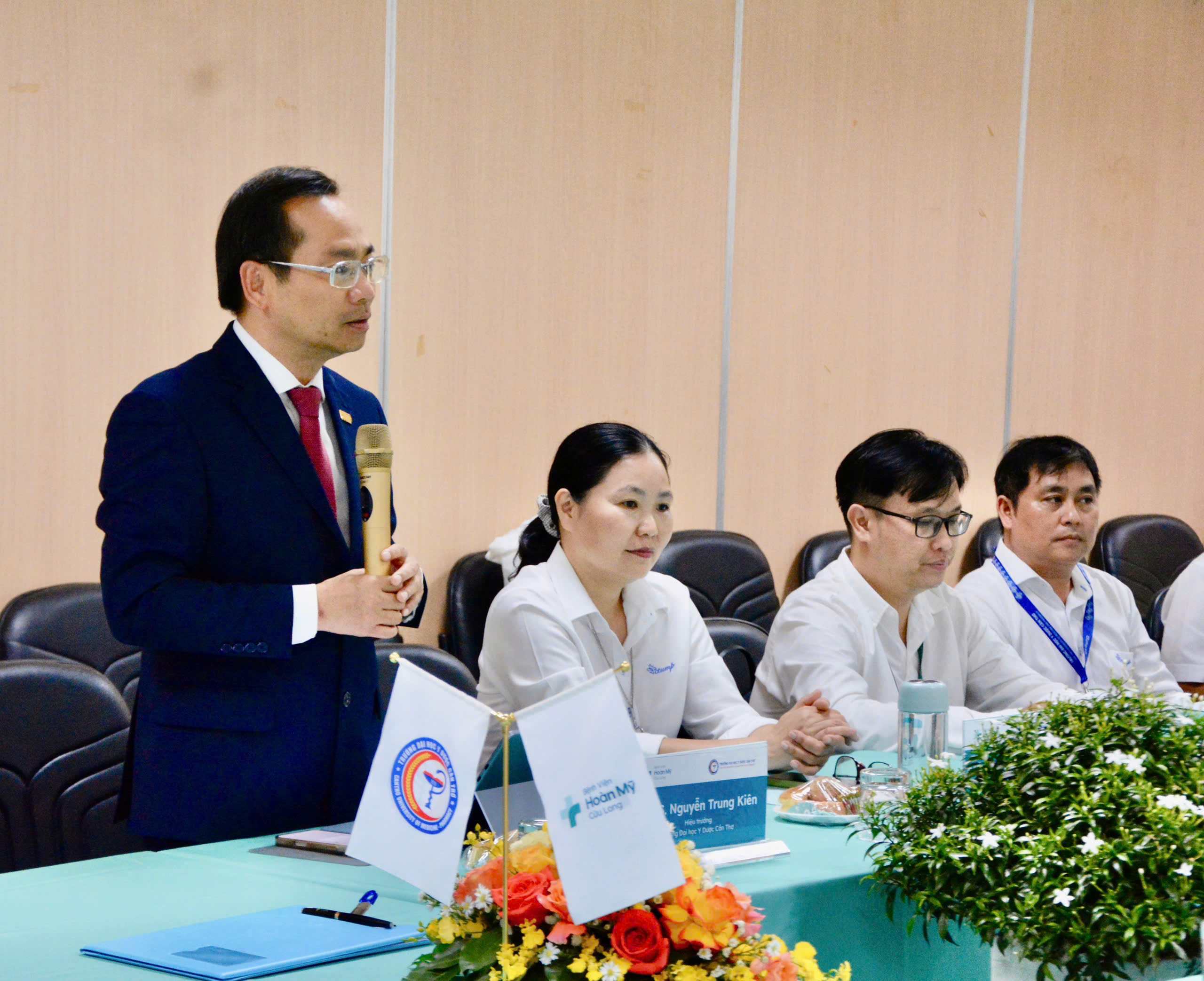 Ký kết hợp tác đào tạo giữa Bệnh viện Hoàn Mỹ Cửu Long và Trường ĐH Y dược Cần Thơ - Ảnh 3.
