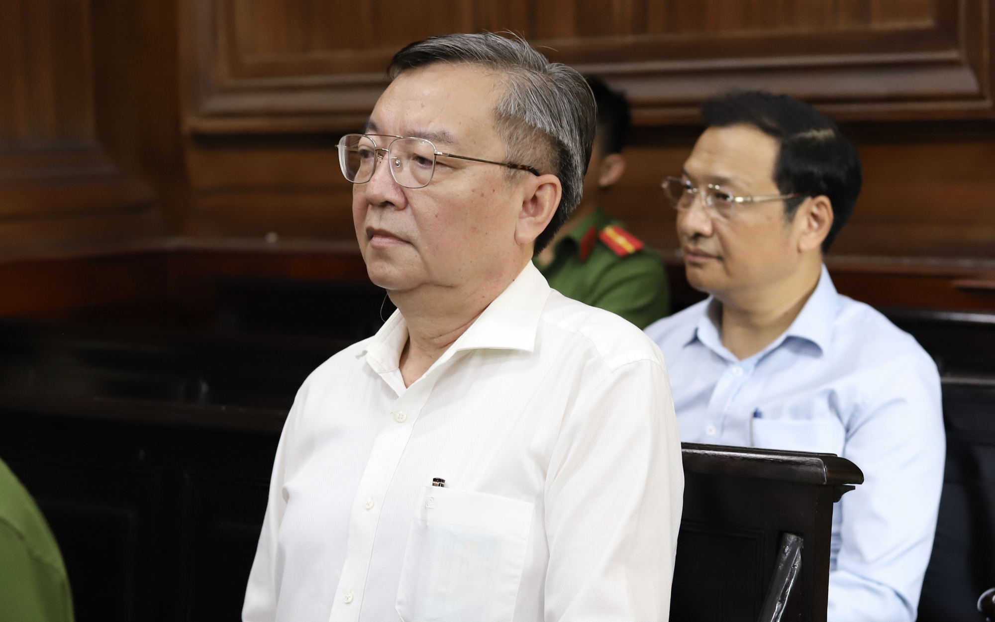Cựu giám đốc Sở GD-ĐT TPHCM nhận án treo, phó giám đốc nhận 2 năm 6 tháng tù