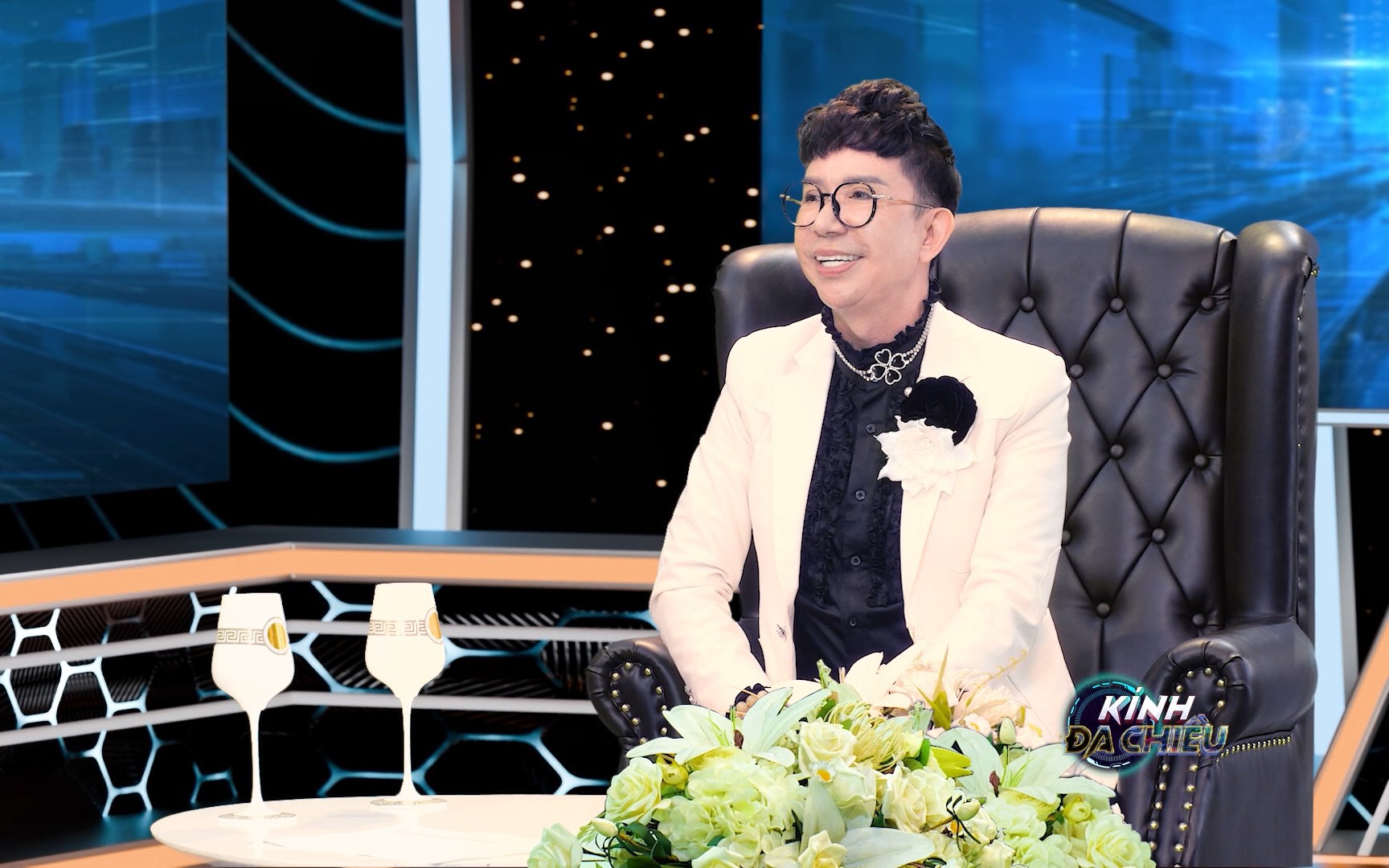 Ca sĩ Long Nhật bật mí chỗ bán bún bò, chè ngon ở Huế