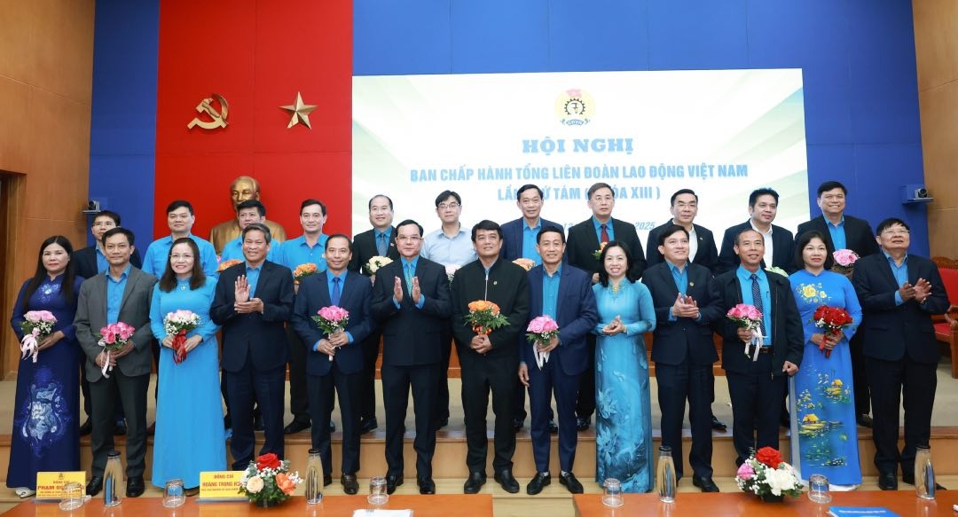 Bầu bổ sung 20 Ủy viên Ban Chấp hành Tổng LĐLĐ Việt Nam khóa XIII - Ảnh 2.
