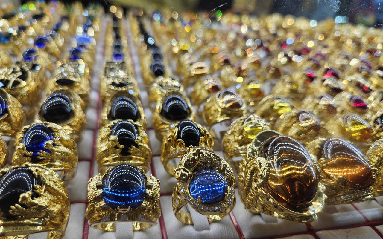 Giá vàng tăng sốc 12 - 12: Dự báo 4 . 900 USD / ounce từ Goldman Sachs - Ảnh 1.
