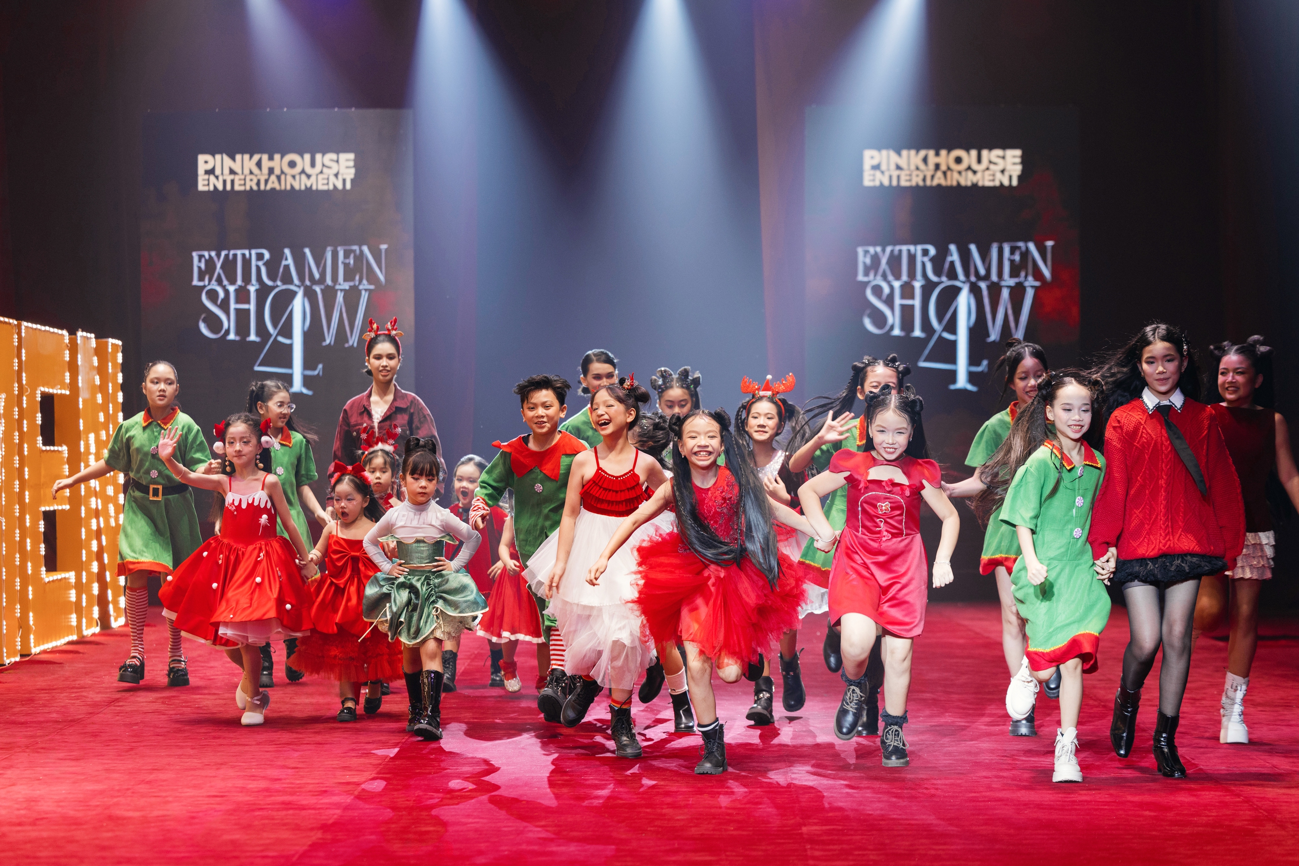 H'Hen Ni&ecirc; thần th&aacute;i mở m&agrave;n cho Extra men show  - Ảnh 13.