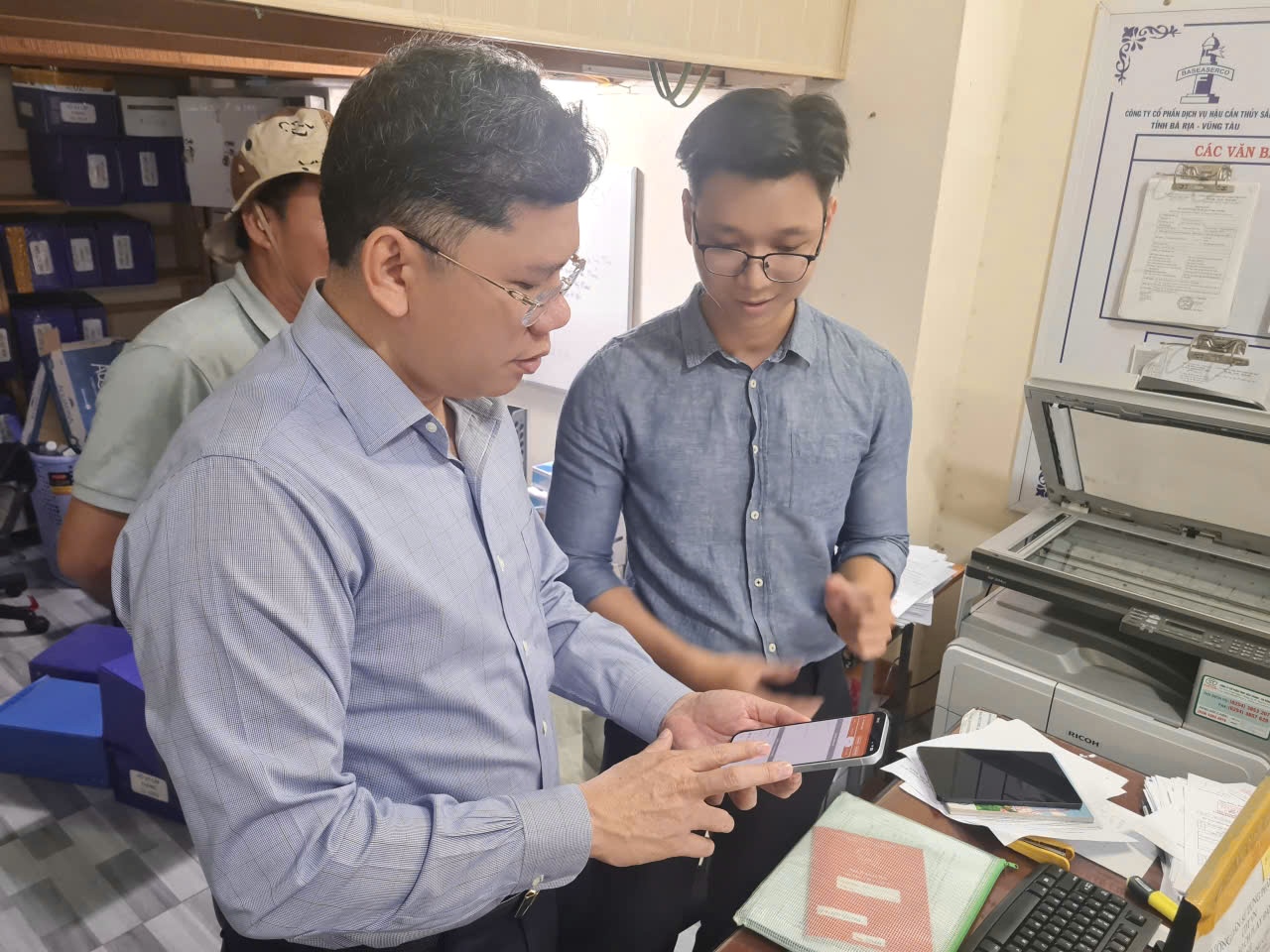Ph&oacute; Chủ tịch UBND TPHCM Ho&agrave;ng Nguy&ecirc;n Dinh kiểm tra tại c&aacute;c cảng c&aacute; - Ảnh 3.