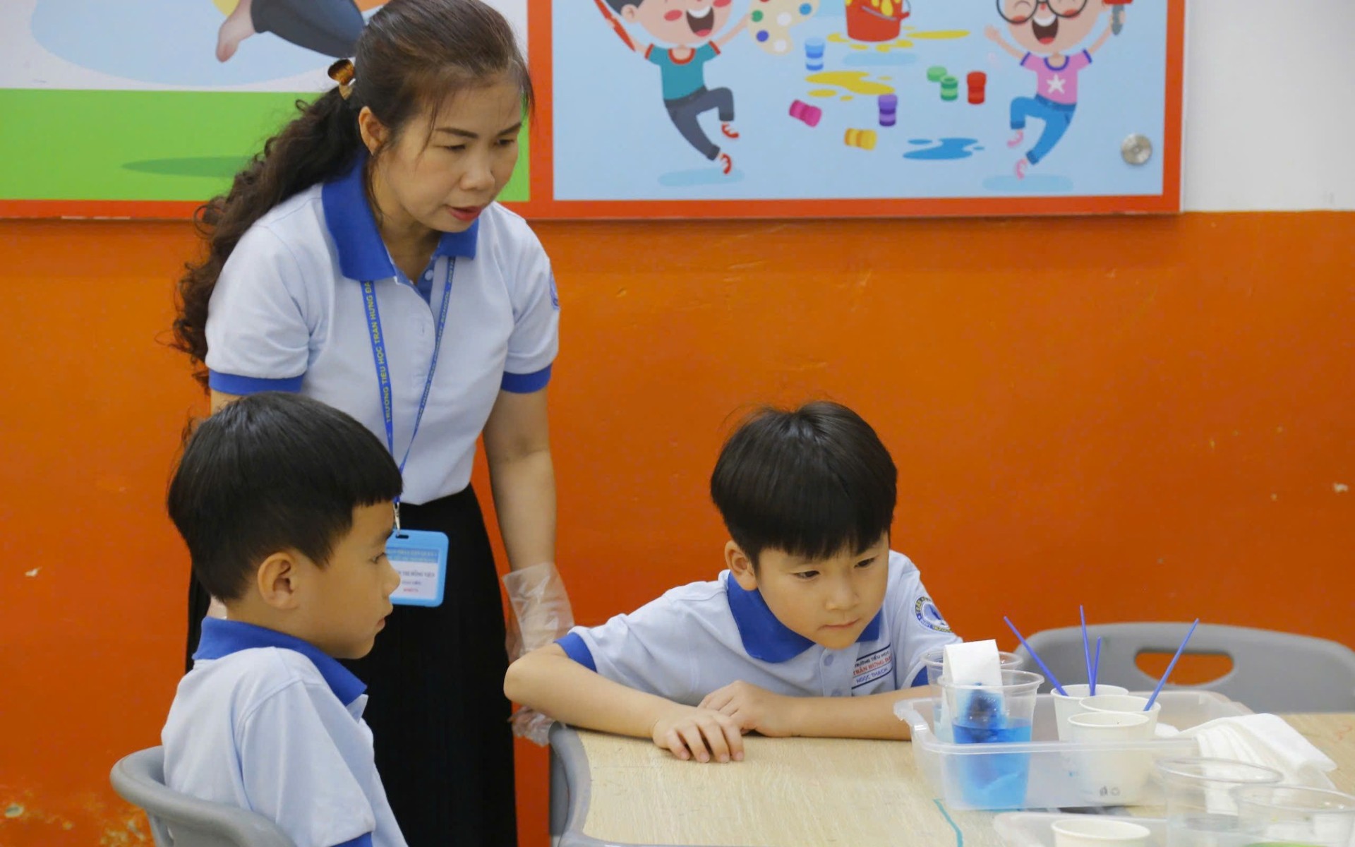 Tăng phụ cấp ưu đãi nghề giáo viên: Bảo đảm công bằng, thu hẹp chênh lệch