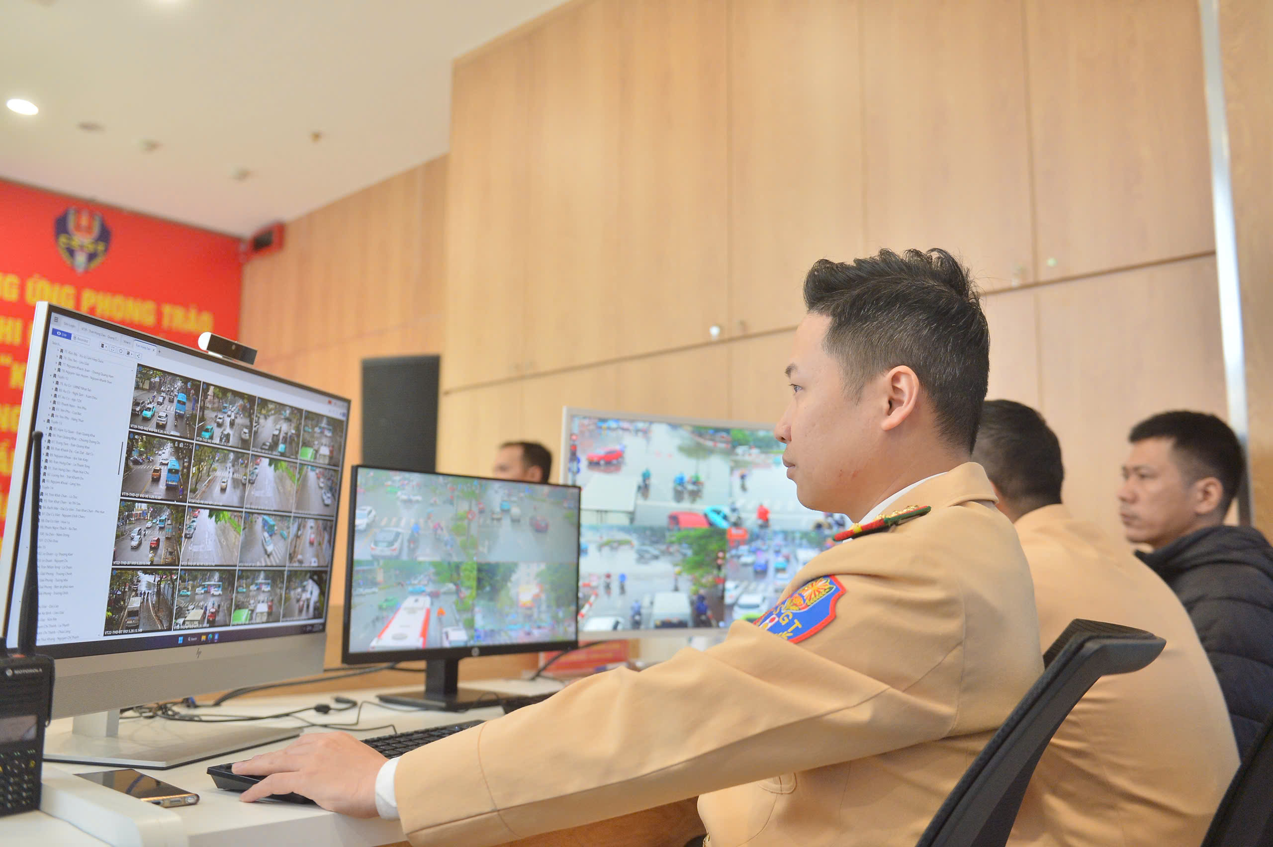 C&ocirc;ng an H&agrave; Nội lắp đặt camera AI gi&uacute;p n&acirc;ng cao an ninh v&agrave; trật tự giao th&ocirc;ng - Ảnh 3.