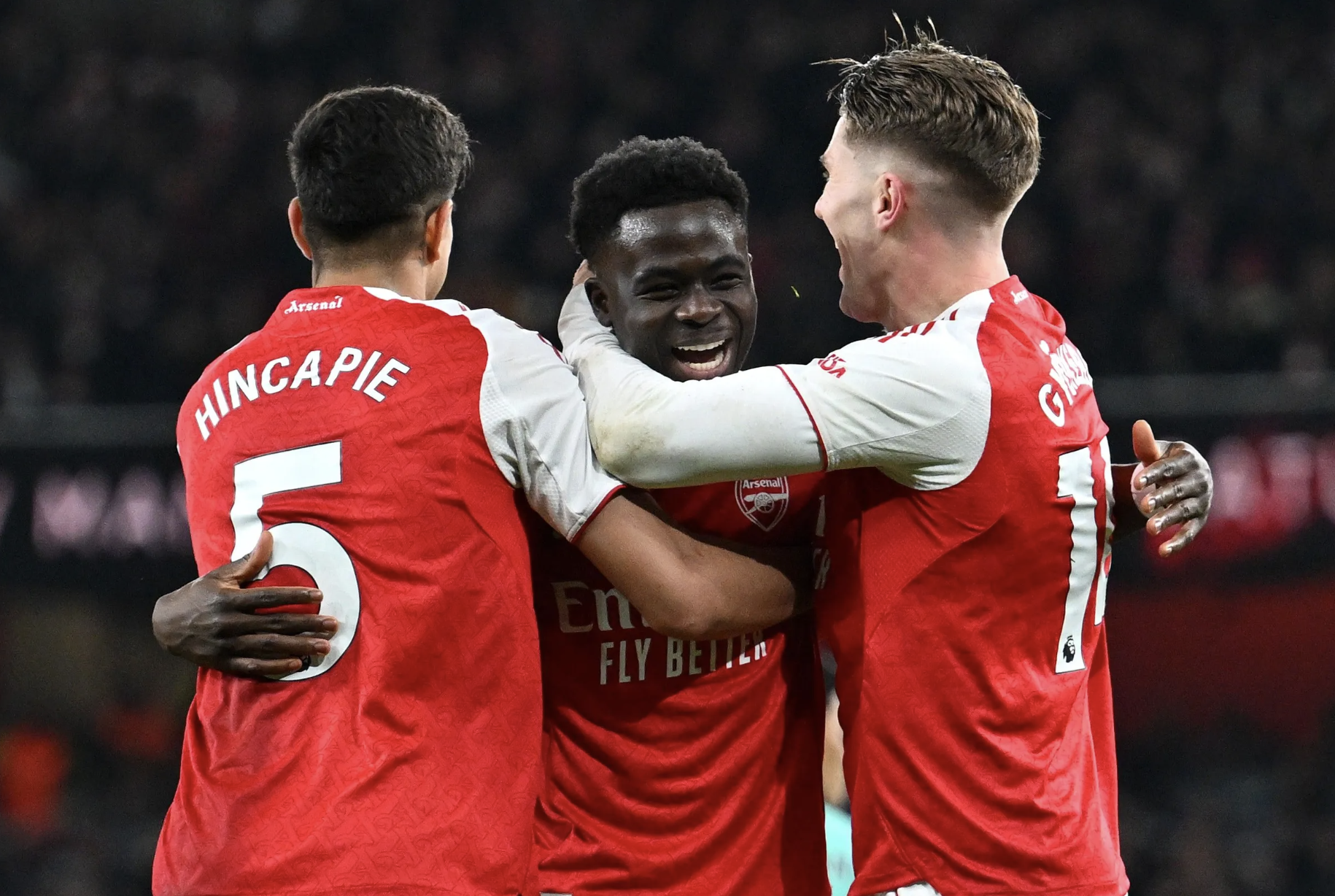 Arsenal thắng bằng hai b&agrave;n đ&aacute; phản, vững ng&ocirc;i đầu Ngoại hạng - Ảnh 7.