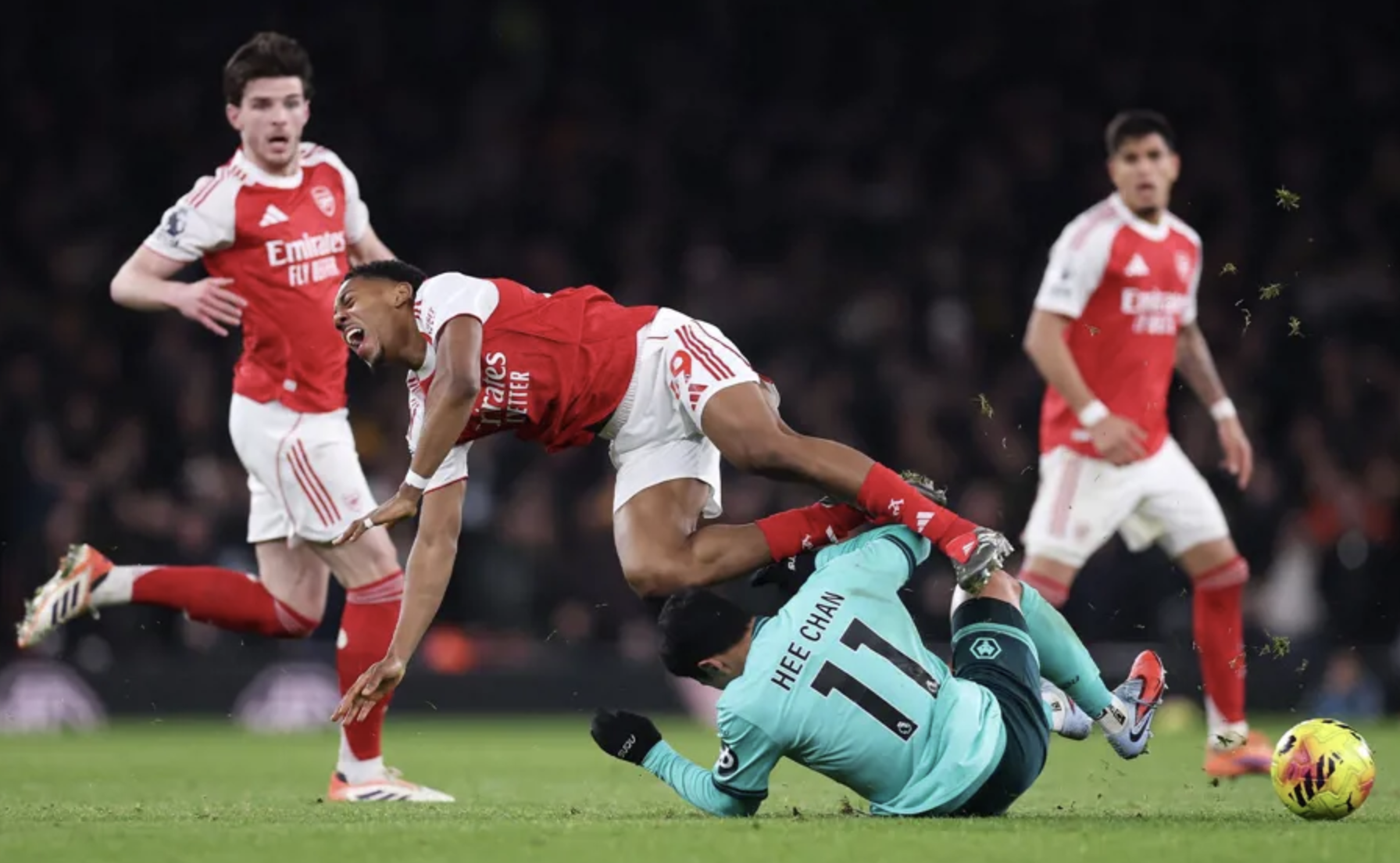 Arsenal thắng bằng hai b&agrave;n đ&aacute; phản, vững ng&ocirc;i đầu Ngoại hạng - Ảnh 2.