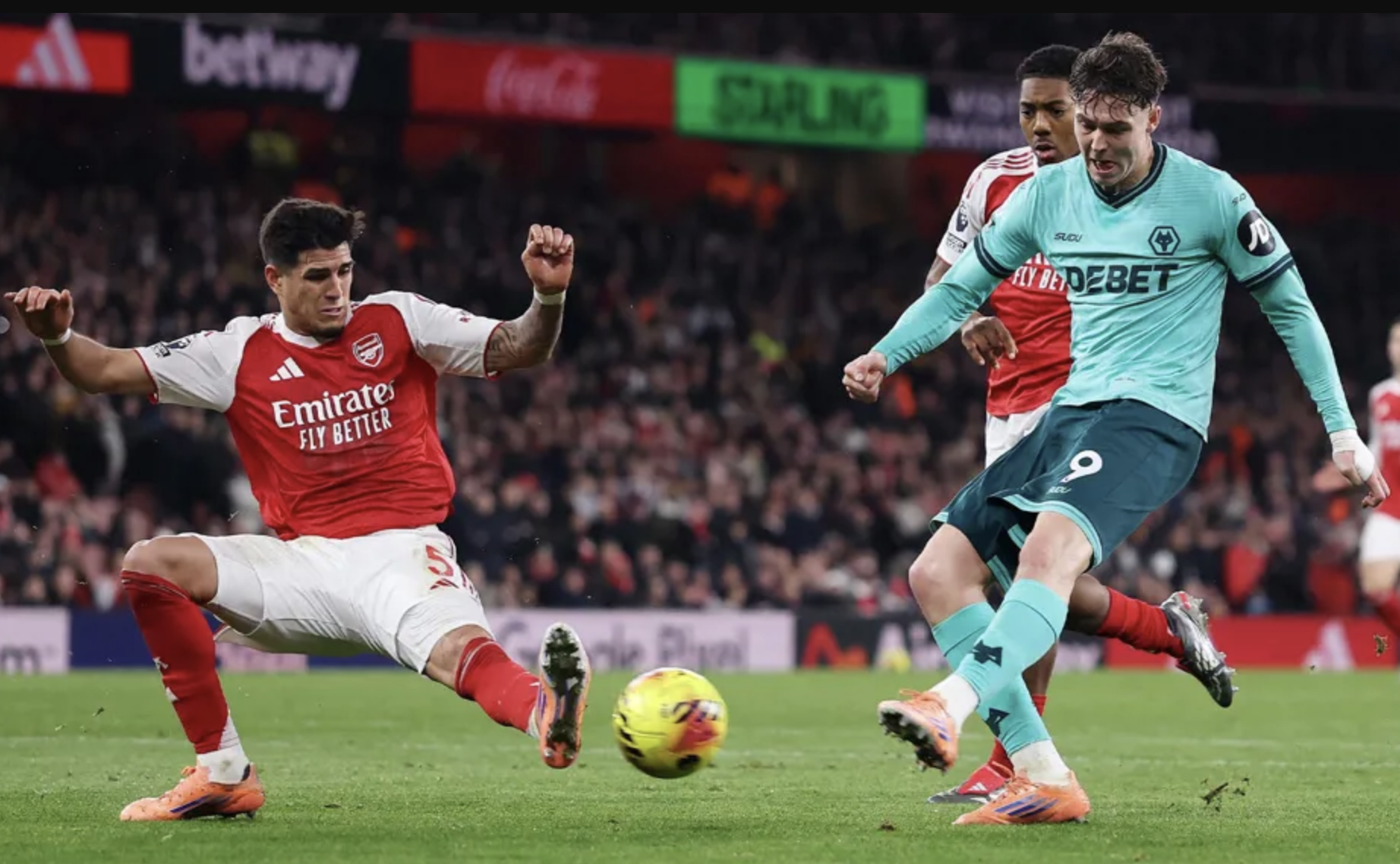 Arsenal thắng bằng hai b&agrave;n đ&aacute; phản, vững ng&ocirc;i đầu Ngoại hạng - Ảnh 1.