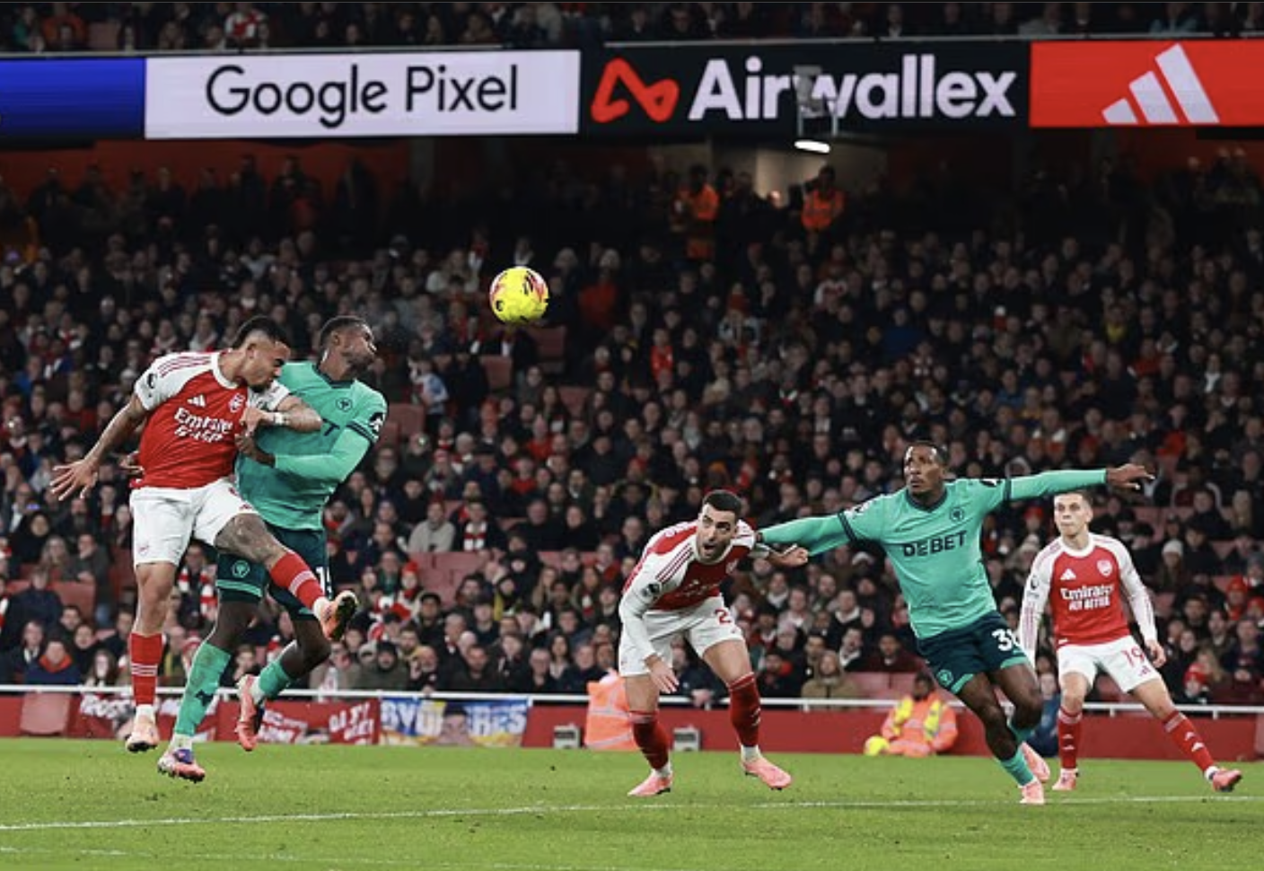 Arsenal thắng bằng hai b&agrave;n đ&aacute; phản, vững ng&ocirc;i đầu Ngoại hạng - Ảnh 6.