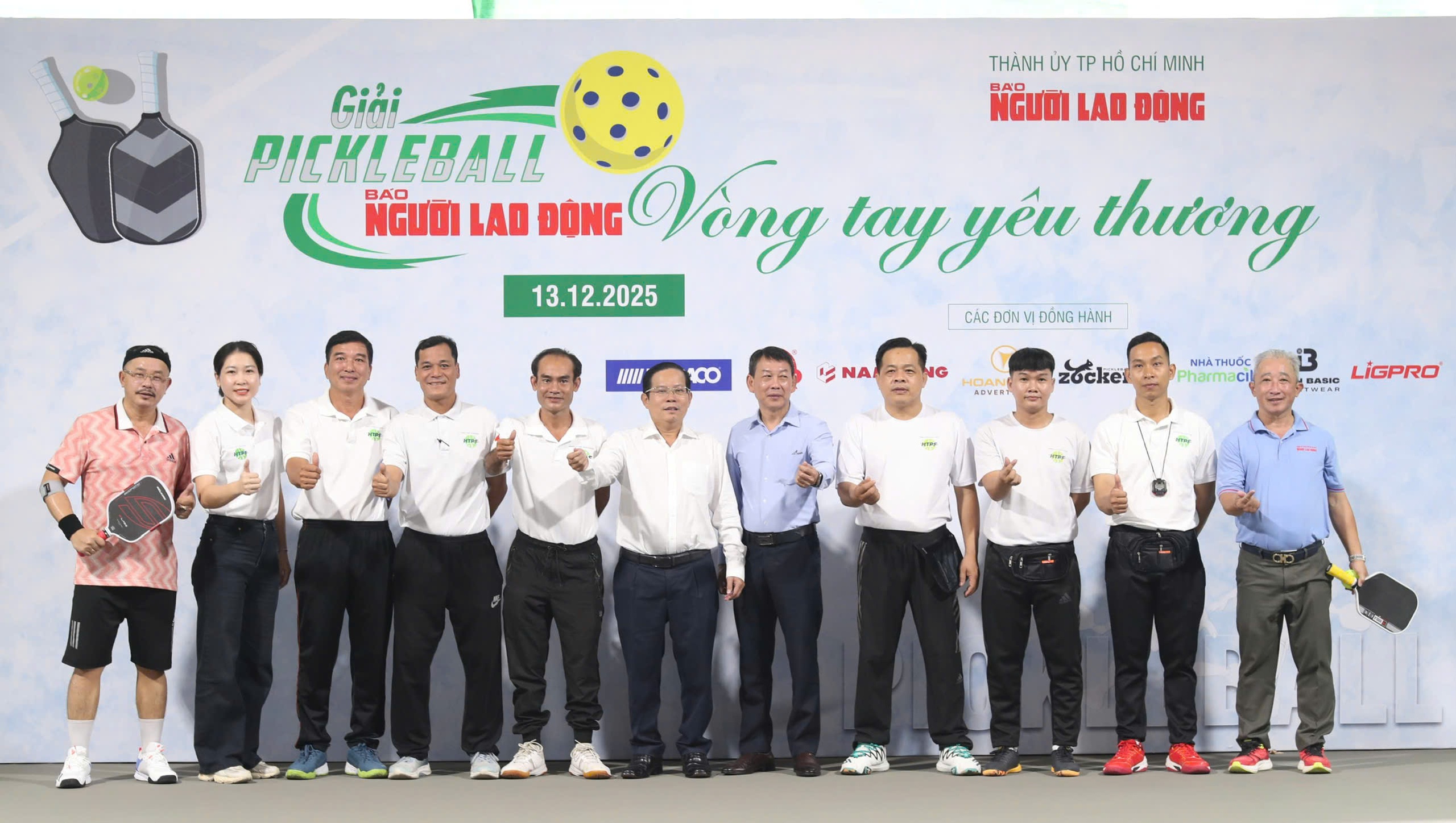 Giải Pickleball "Vòng tay yêu thương" Báo Người Lao Động 2025: Tưng bừng khai mạc - Ảnh 1.
