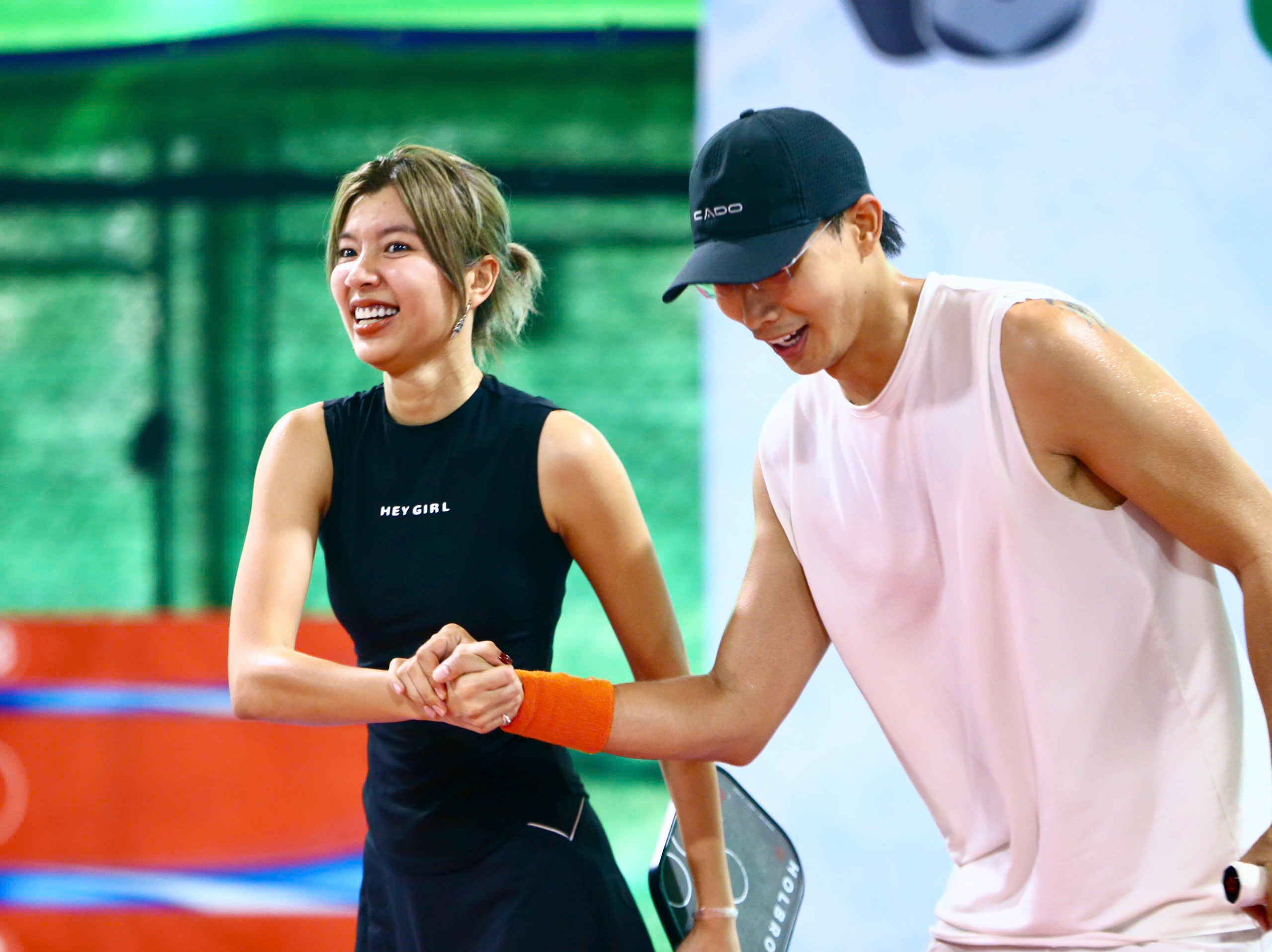 Hữu Long - Đồng &Aacute;nh Quỳnh lập "c&uacute; đ&uacute;p" tại Giải Pickleball B&aacute;o Người Lao Động - Ảnh 1.