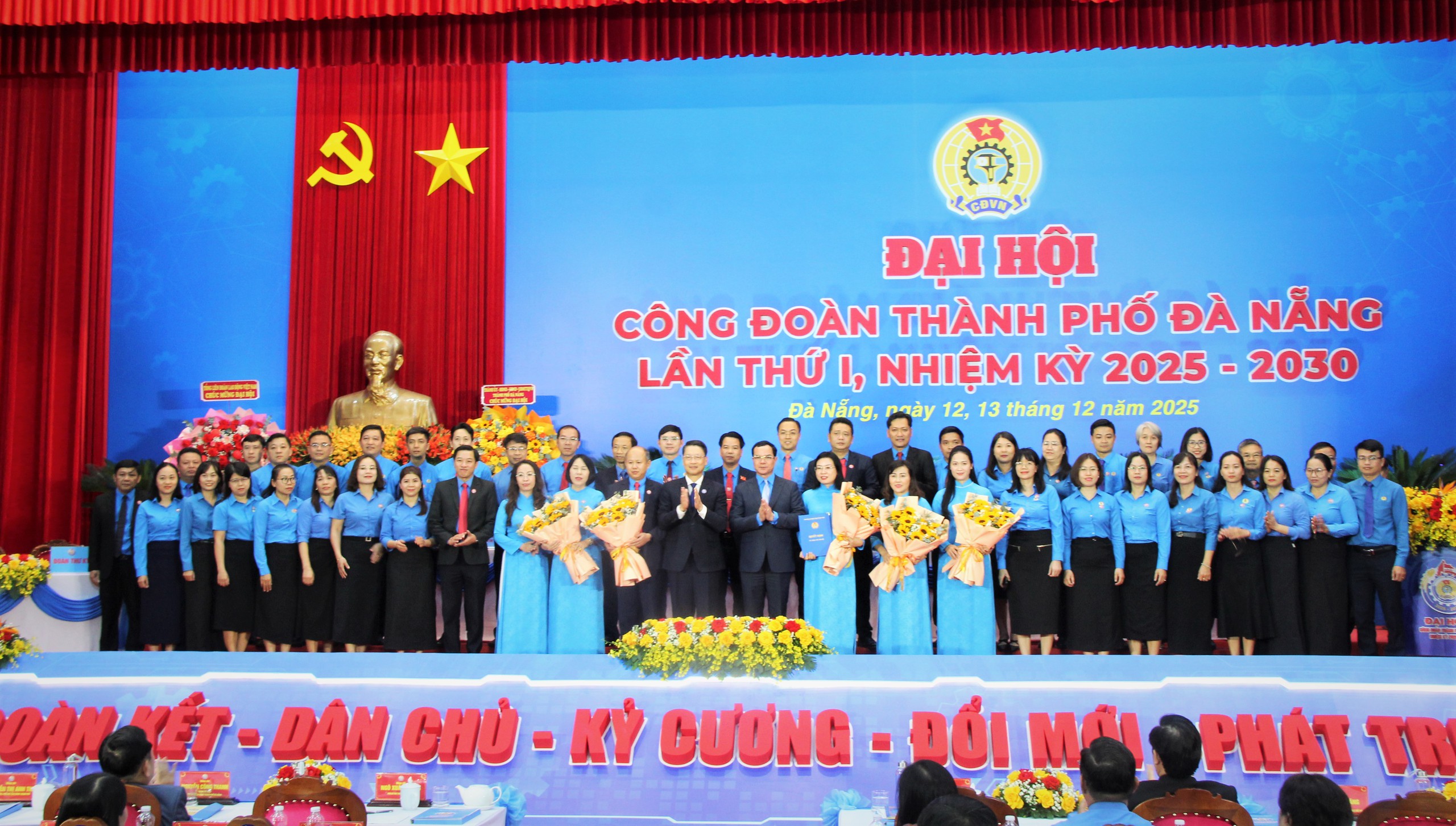 B&agrave; Phan Thị Th&uacute;y Linh giữ chức Chủ tịch Li&ecirc;n đo&agrave;n Lao động th&agrave;nh phố Đ&agrave; Nẵng - Ảnh 2.