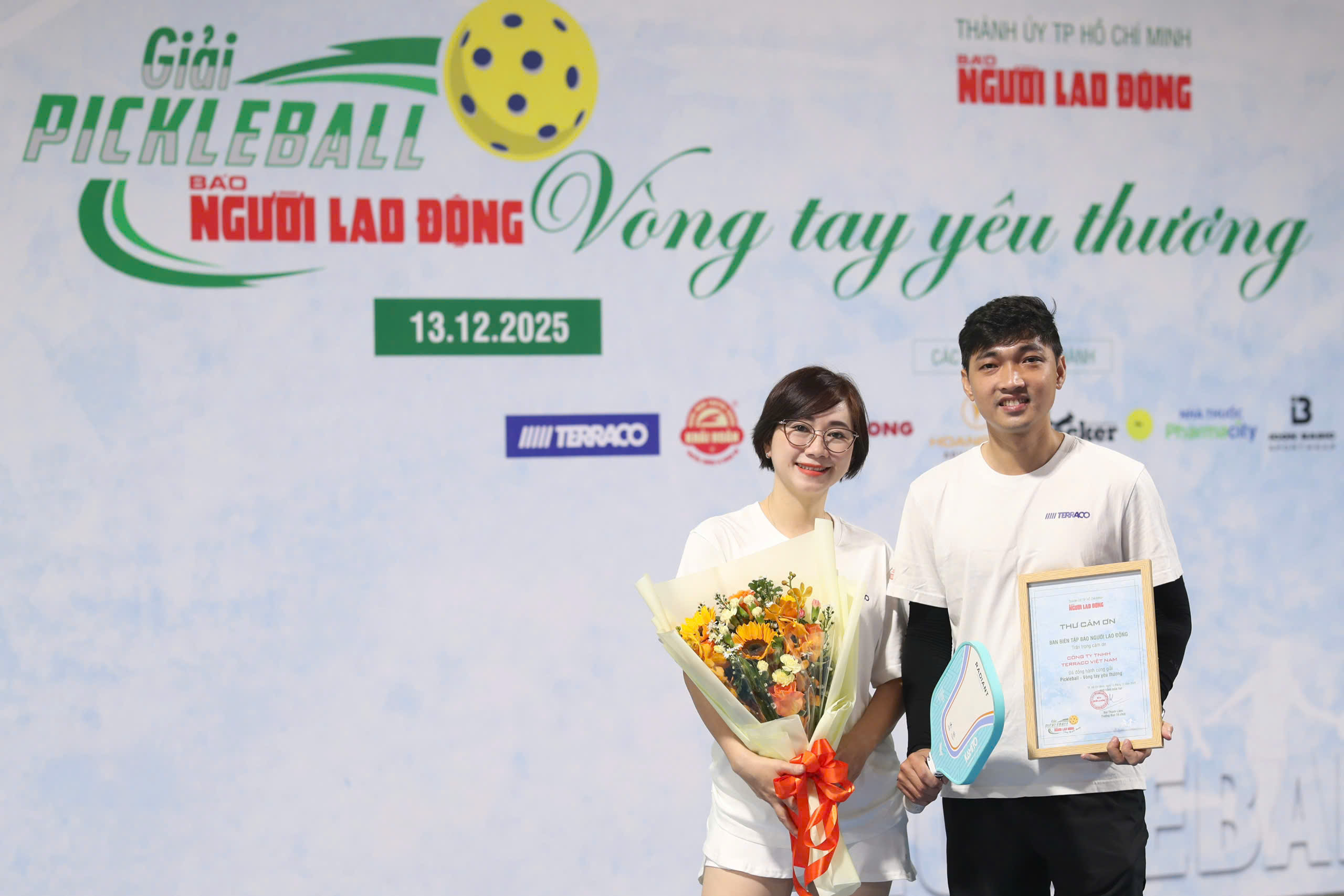 Giải Pickleball "Vòng tay yêu thương" Báo Người Lao Động 2025: Tưng bừng khai mạc - Ảnh 4.