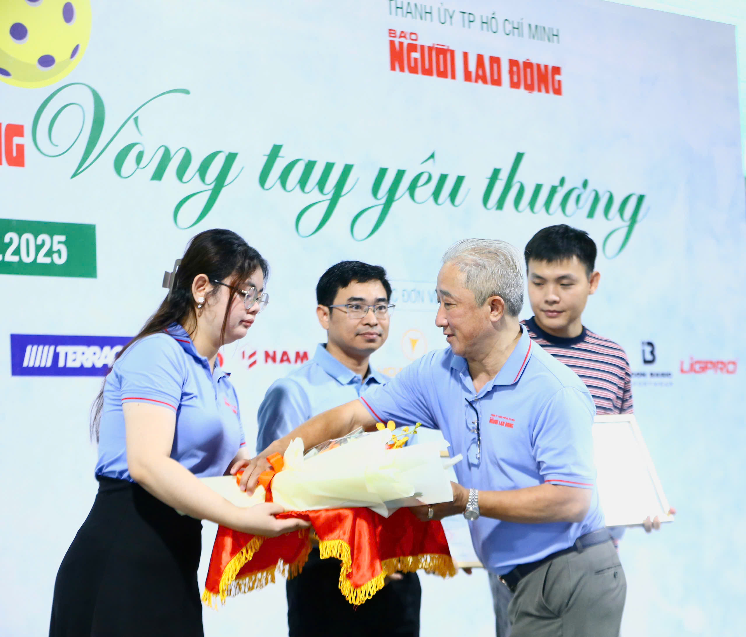 Giải Pickleball "Vòng tay yêu thương" Báo Người Lao Động 2025: Tưng bừng khai mạc - Ảnh 6.