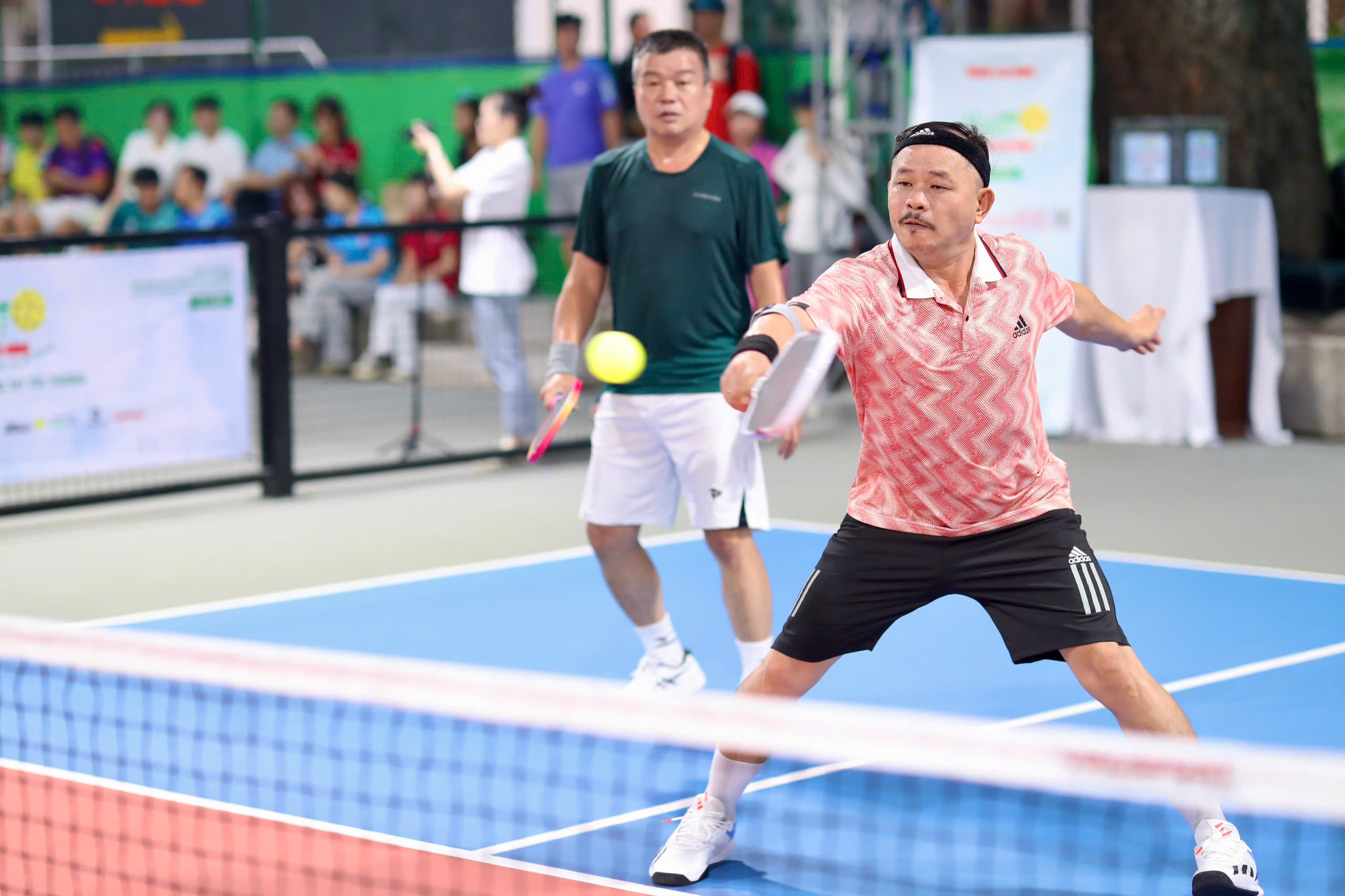 Giải Pickleball "Vòng tay yêu thương" Báo Người Lao Động 2025: Tưng bừng khai mạc - Ảnh 10.