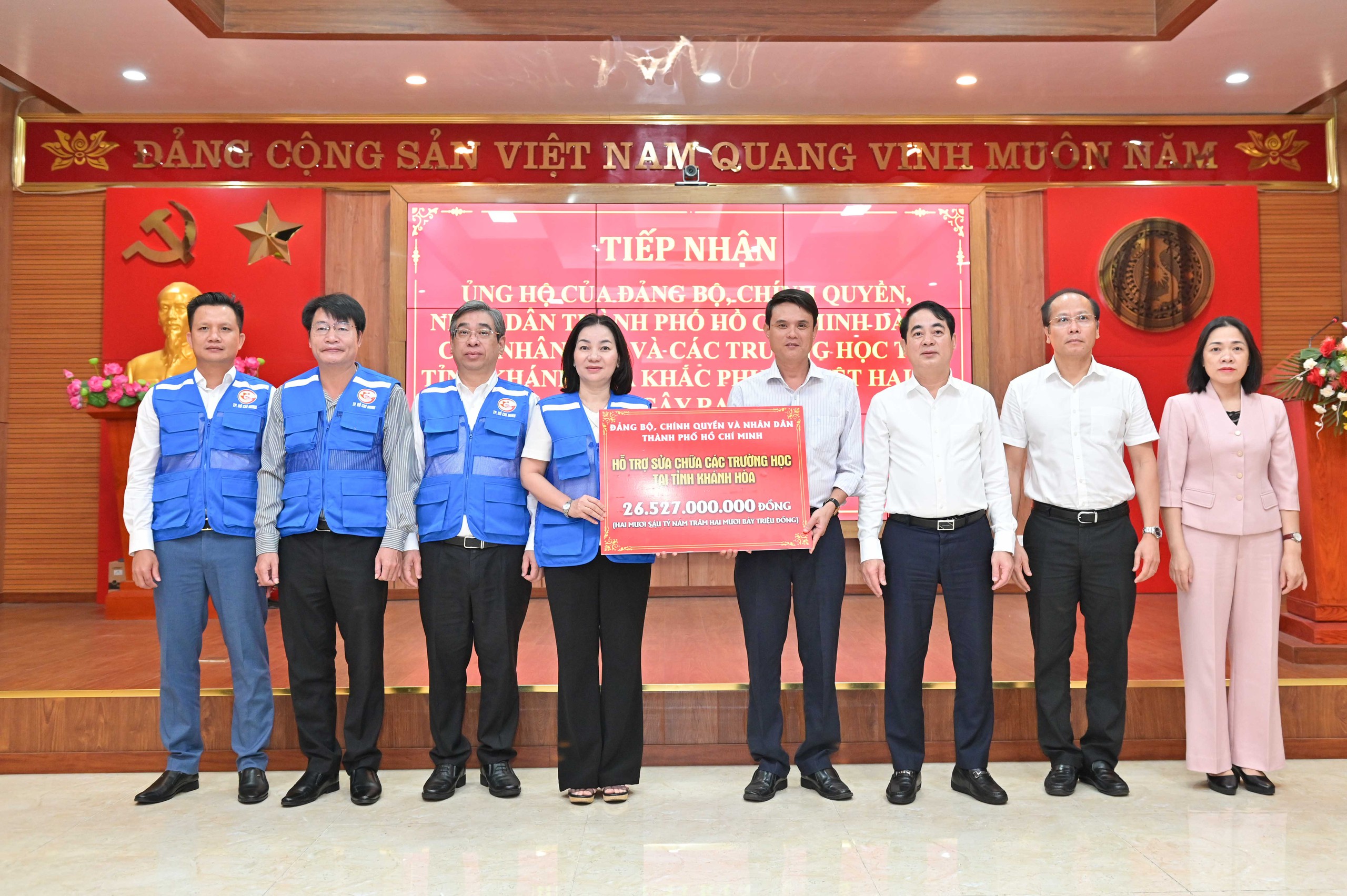 TP Hồ Ch&iacute; Minh tiếp tục hỗ trợ tỉnh Kh&aacute;nh H&ograve;a hơn 57 tỉ đồng khắc phục lũ lụt - Ảnh 4.