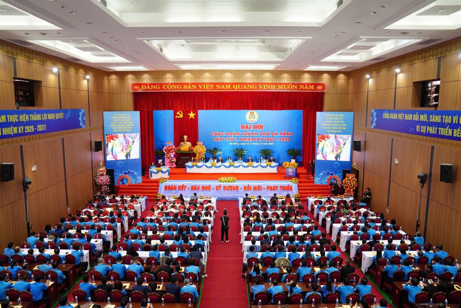 B&agrave; Phan Thị Th&uacute;y Linh giữ chức Chủ tịch Li&ecirc;n đo&agrave;n Lao động th&agrave;nh phố Đ&agrave; Nẵng - Ảnh 4.
