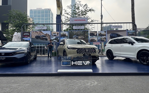 Giá xe hybrid khó giảm ngay