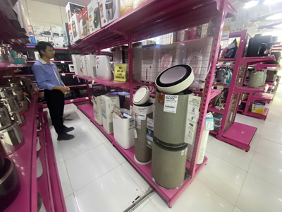 H&agrave; Nội &ocirc; nhiễm, m&aacute;y lọc kh&ocirc;ng kh&iacute; đắt h&agrave;ng - Ảnh 1.