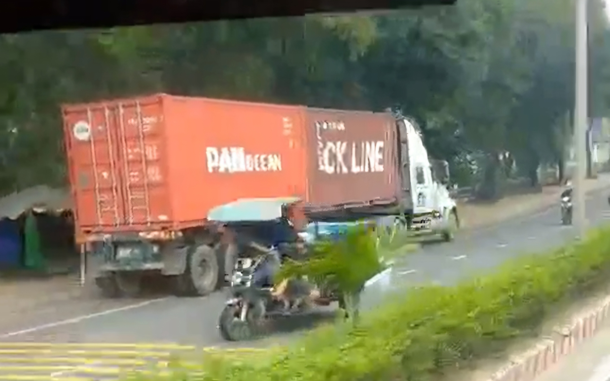 Bất ngờ lý do chạy ngược chiều của tài xế xe container ở TPHCM