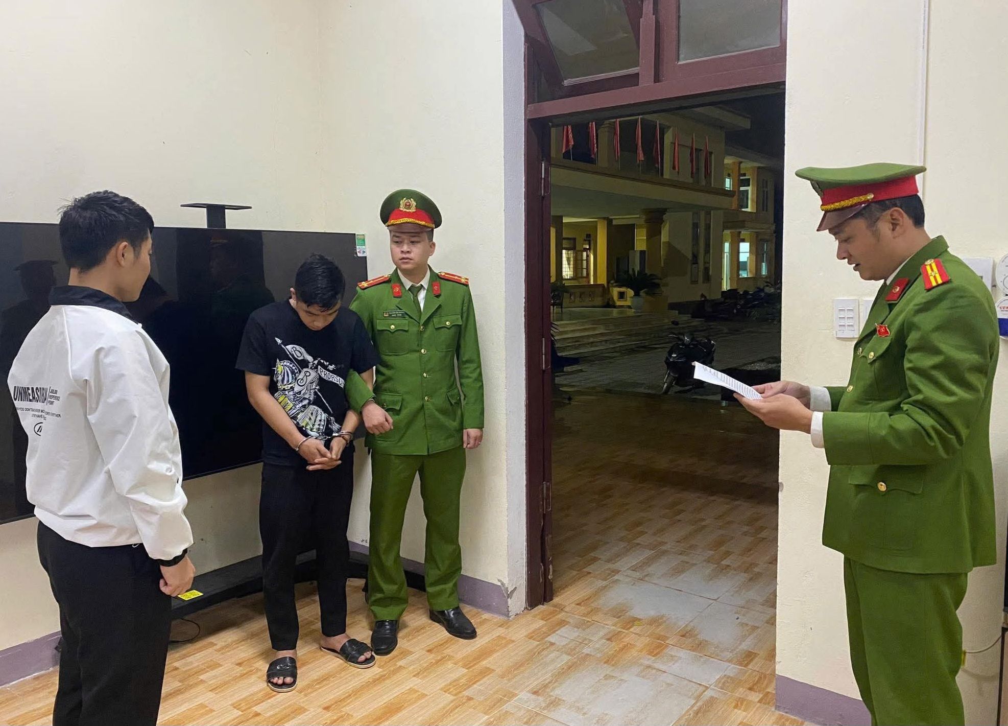 Trộm &ocirc;t&ocirc; đi đ&oacute;n bạn g&aacute;i, thanh ni&ecirc;n 20 tuổi bị bắt giam ở Quảng Trị - Ảnh 1.