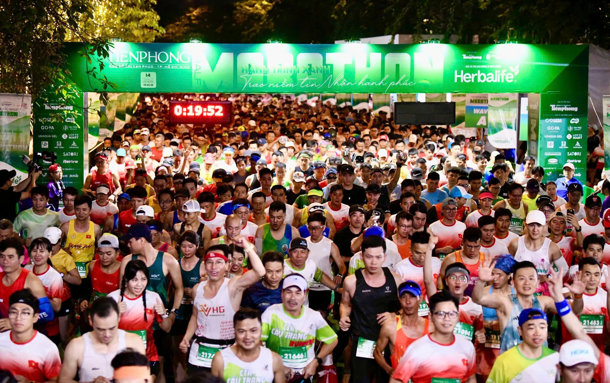 Dàn sao runner chiến thắng tại Tiền Phong Half Marathon 2025 - Ảnh 1.
