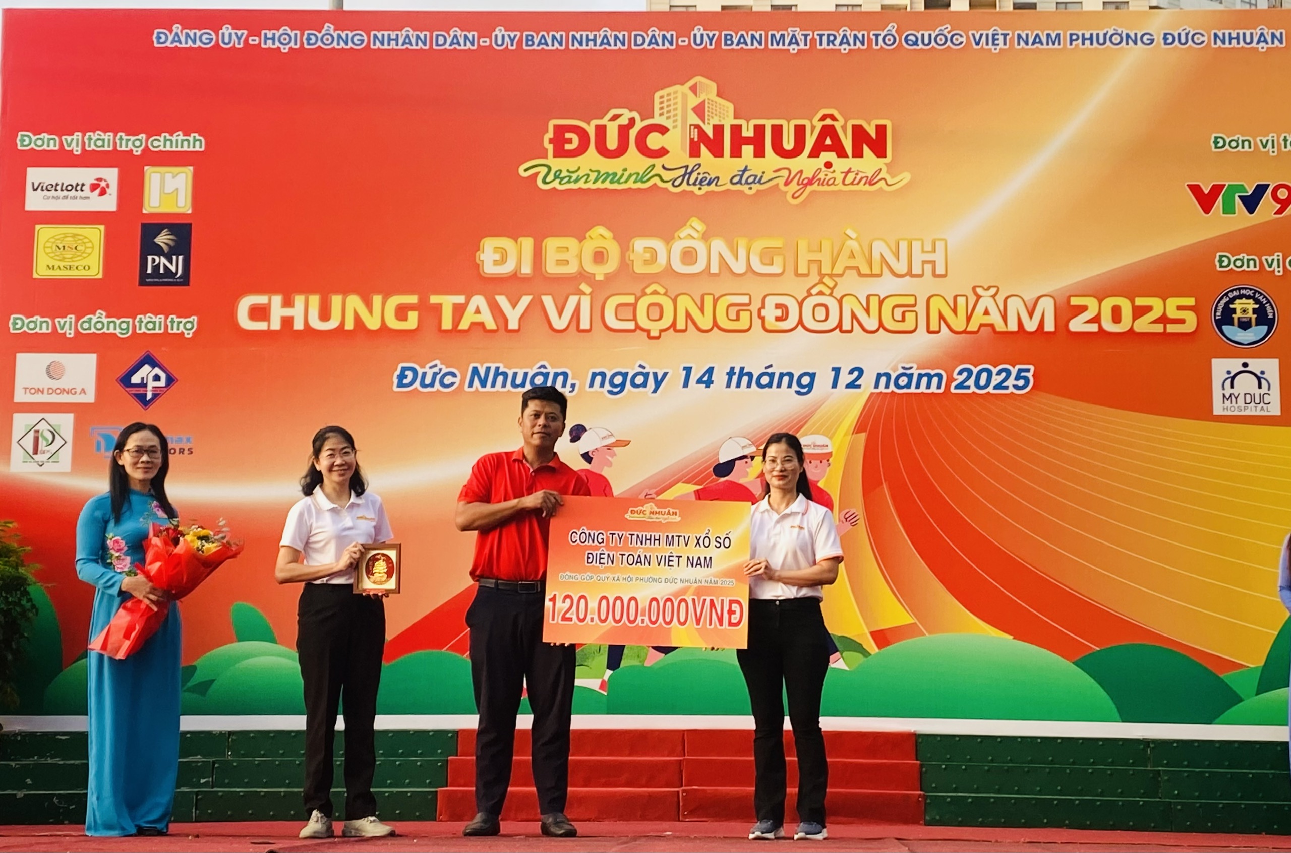 TPHCM: Phường Đức Nhuận tổ chức đi bộ, g&acirc;y quỹ chăm lo cho người kh&oacute; khăn - Ảnh 2.