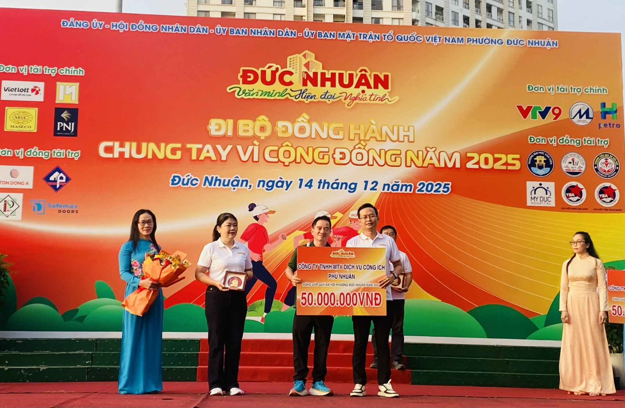 TPHCM: Phường Đức Nhuận tổ chức đi bộ, g&acirc;y quỹ chăm lo cho người kh&oacute; khăn - Ảnh 3.