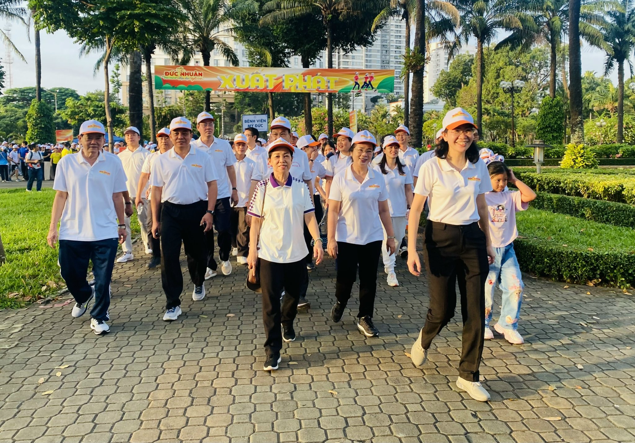 TPHCM: Phường Đức Nhuận tổ chức đi bộ, g&acirc;y quỹ chăm lo cho người kh&oacute; khăn - Ảnh 5.