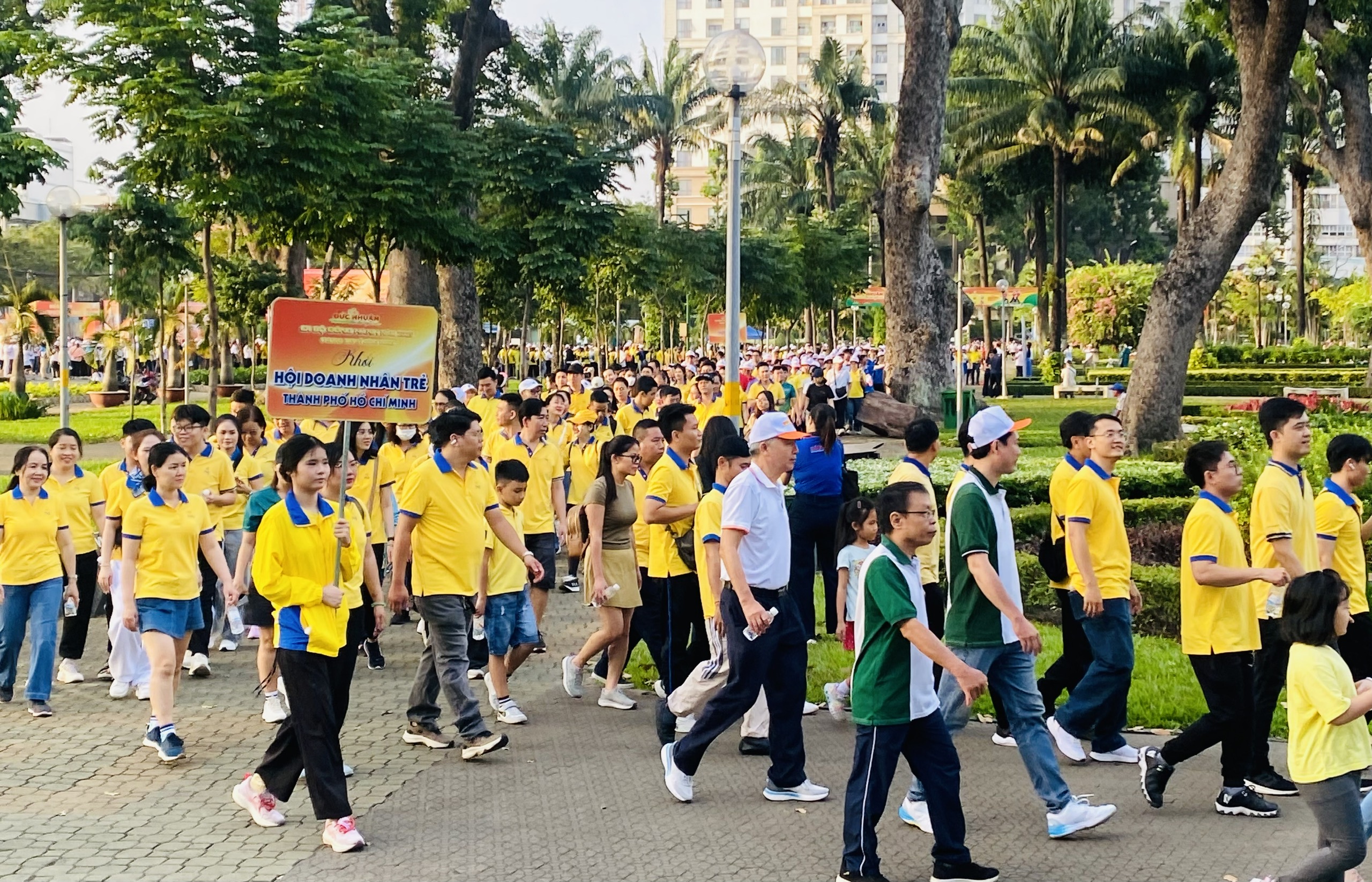 TPHCM: Phường Đức Nhuận tổ chức đi bộ, g&acirc;y quỹ chăm lo cho người kh&oacute; khăn - Ảnh 6.