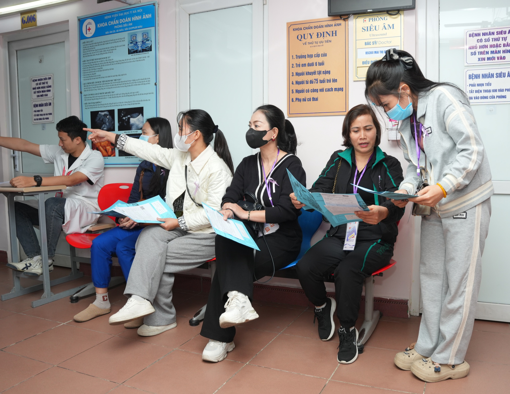 Hơn 2.000 phụ nữ yếu thế được tầm soát miễn phí 4 loại ung thư - Ảnh 2.