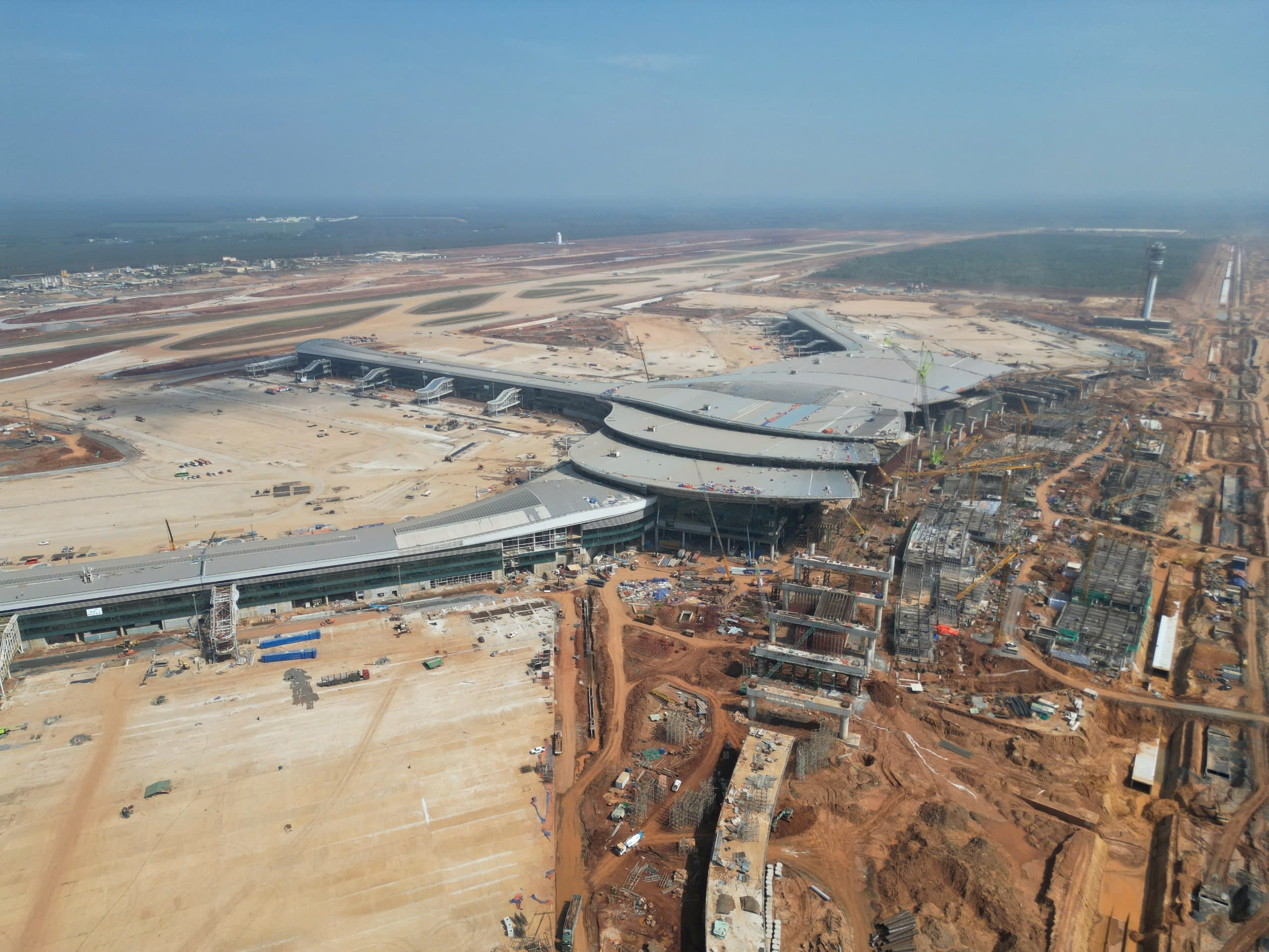S&acirc;n bay Long Th&agrave;nh đ&oacute;n chuyến bay đầu ti&ecirc;n: Kh&aacute;nh th&agrave;nh si&ecirc;u dự &aacute;n 2023 - Ảnh 4.