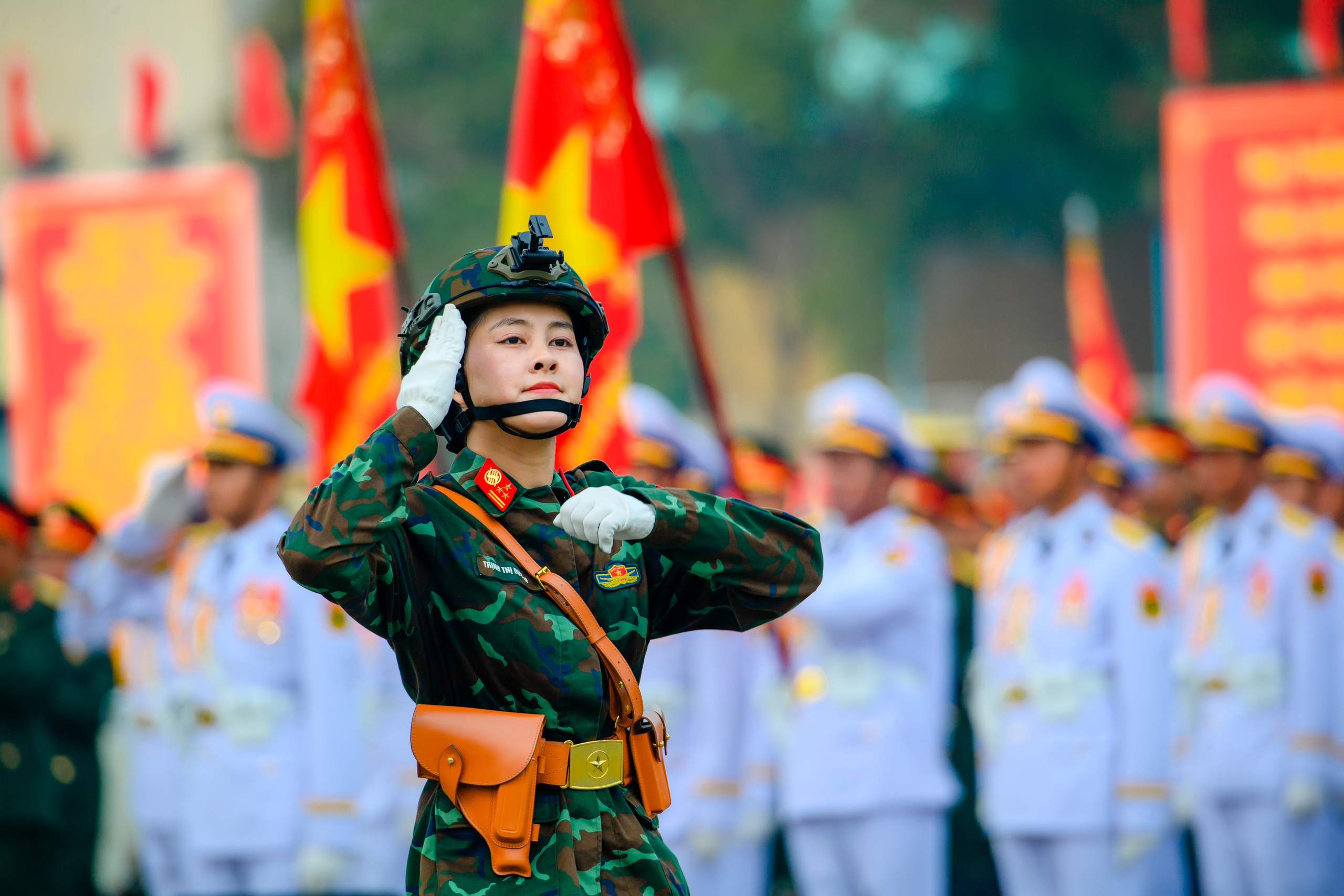 Thiêng liêng cờ Tổ quốc: Lá cờ Tổ quốc từ biên cương đến hải đảo - Ảnh 1.