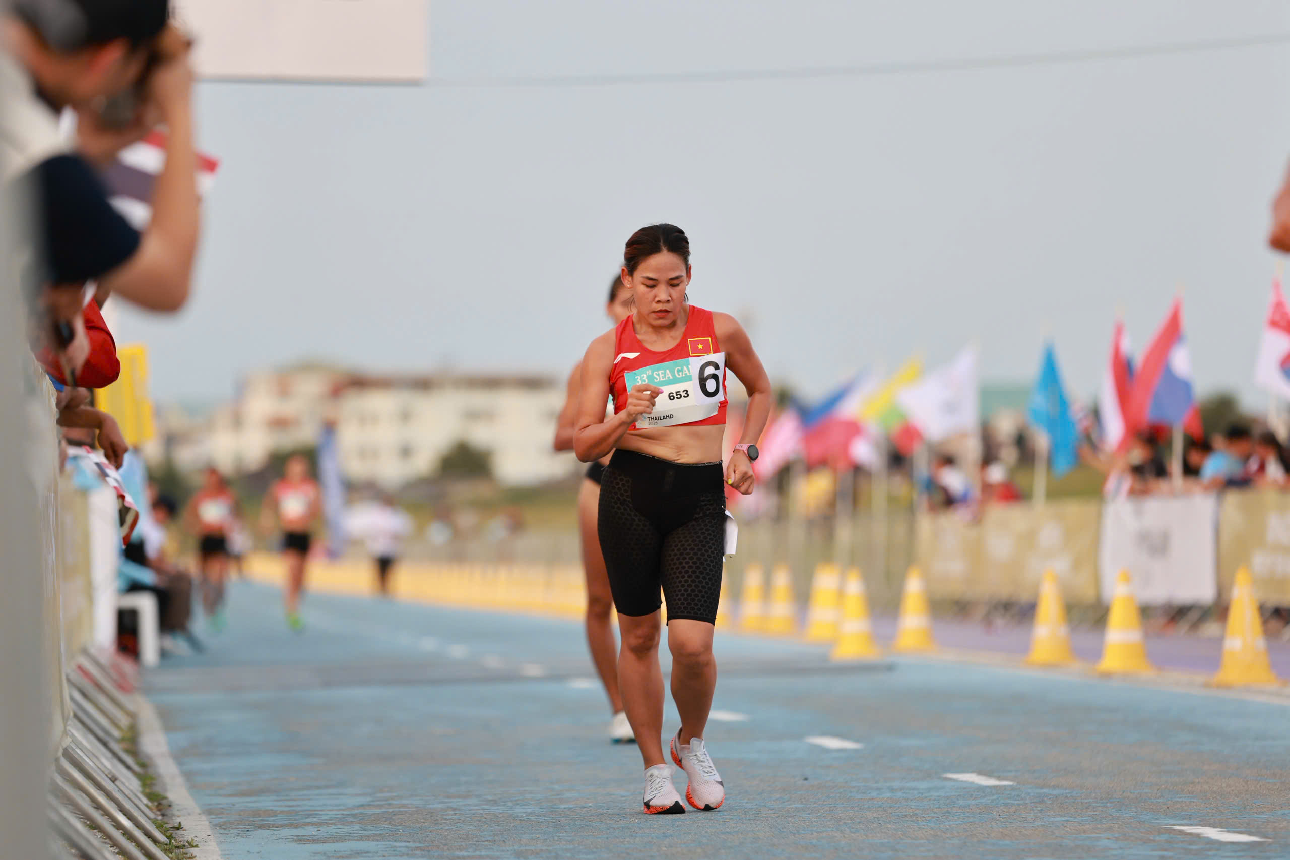 Tái phát chấn thương, "nữ hoàng đi bộ" Việt Nam lỗi hẹn SEA Games 33 - Ảnh 3.
