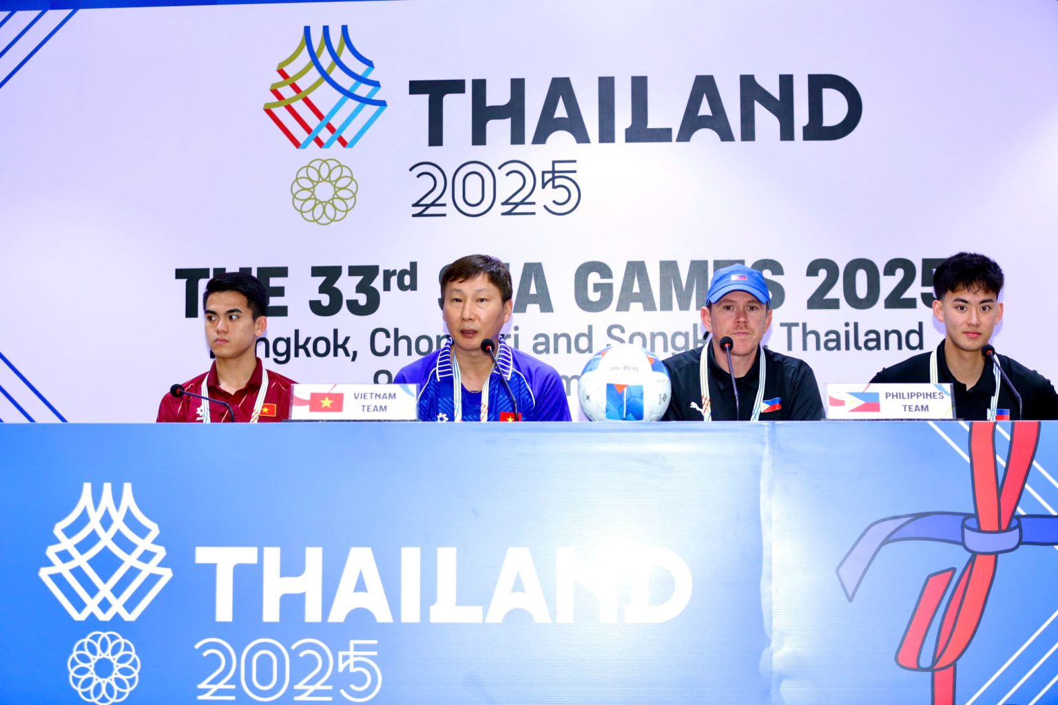 U22 Việt Nam quyết gi&agrave;nh suất dự chung kết b&oacute;ng đ&aacute; nam SEA Games 33 - Ảnh 1.