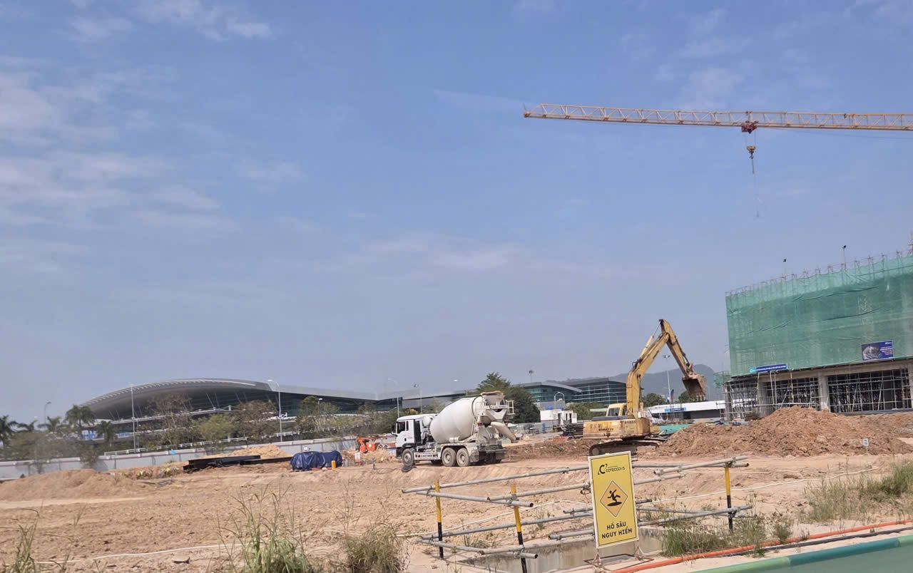 Cận cảnh đại c&ocirc;ng trường mở rộng s&acirc;n bay Ph&uacute; Quốc 20 triệu kh&aacute;ch mỗi năm - Ảnh 2.