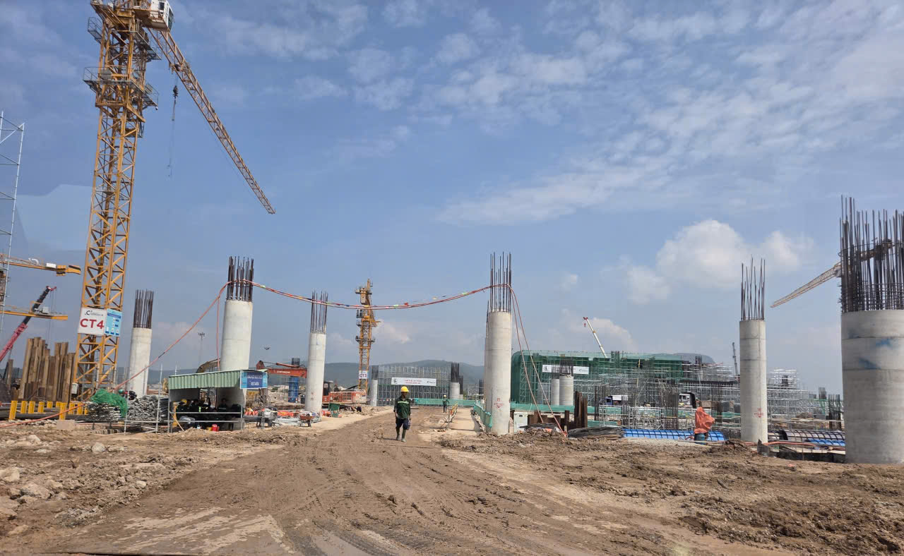 Cận cảnh đại c&ocirc;ng trường mở rộng s&acirc;n bay Ph&uacute; Quốc 20 triệu kh&aacute;ch mỗi năm - Ảnh 4.