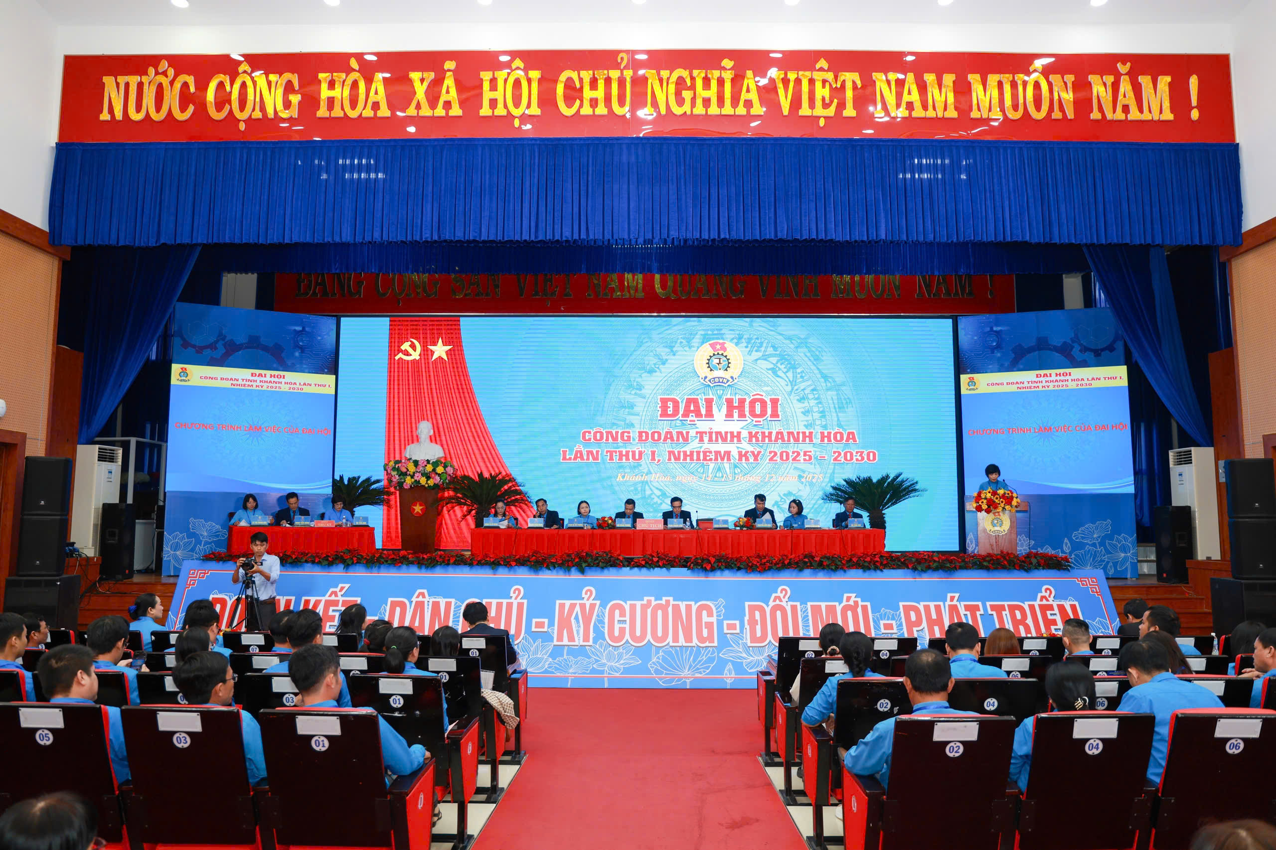 &Ocirc;ng Phan Thanh Li&ecirc;m giữ chức chủ tịch LĐLĐ Kh&aacute;nh Ho&agrave;  - Ảnh 1.